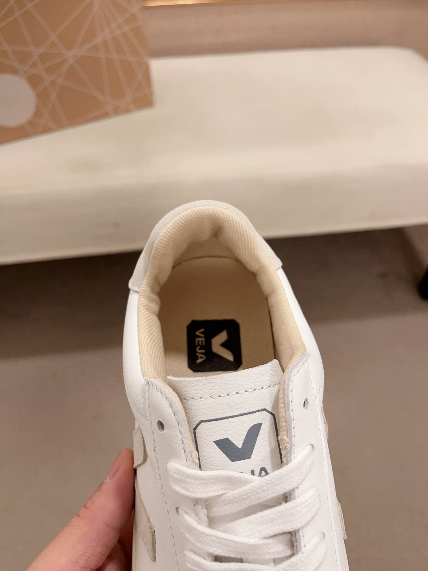 Veja Unisex Leather Sneakers - Stylish, Comfortable, and Durable for Everyday Wear 7 i1730172640 8679 0