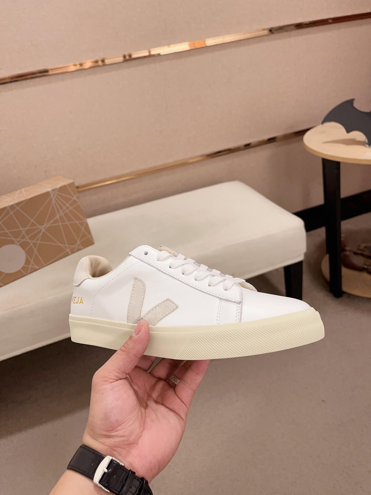Veja Unisex Leather Sneakers - Stylish, Comfortable, and Durable for Everyday Wear 5 i1730172641 361 7