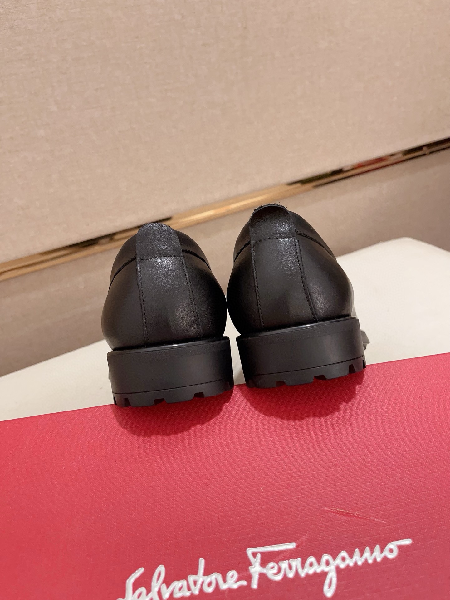 Ferragamo Men's Black Leather Loafers Handcrafted Italian Style, Sizes 38-44 9 i1730777152 9276 7