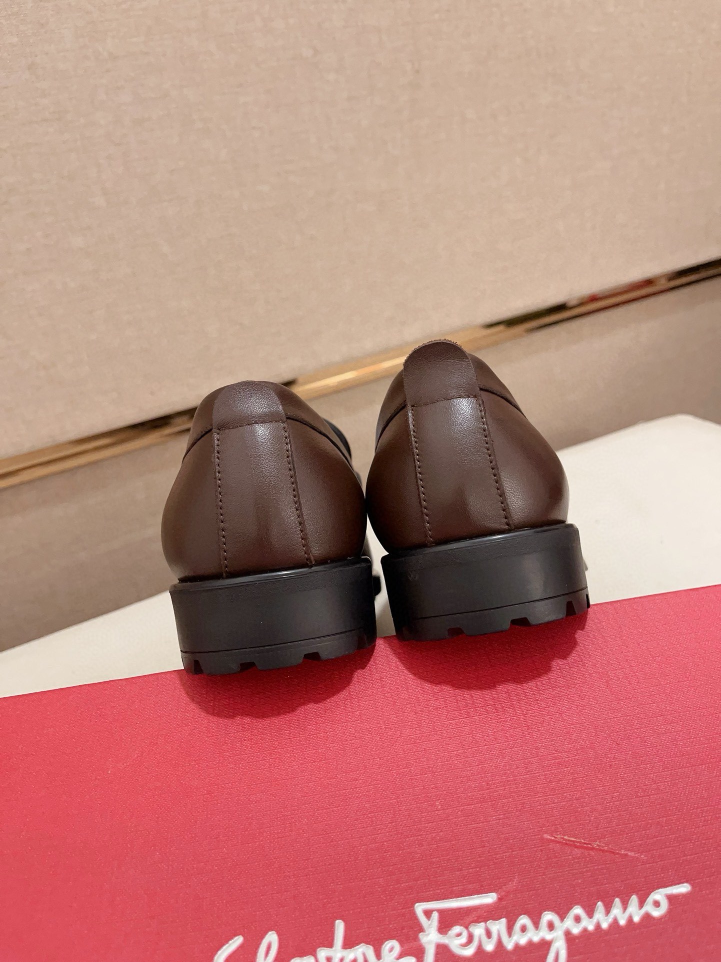 Ferragamo Men's Leather Loafers - Luxurious Comfort, Handmade Shoes 9 i1730777183 195 7