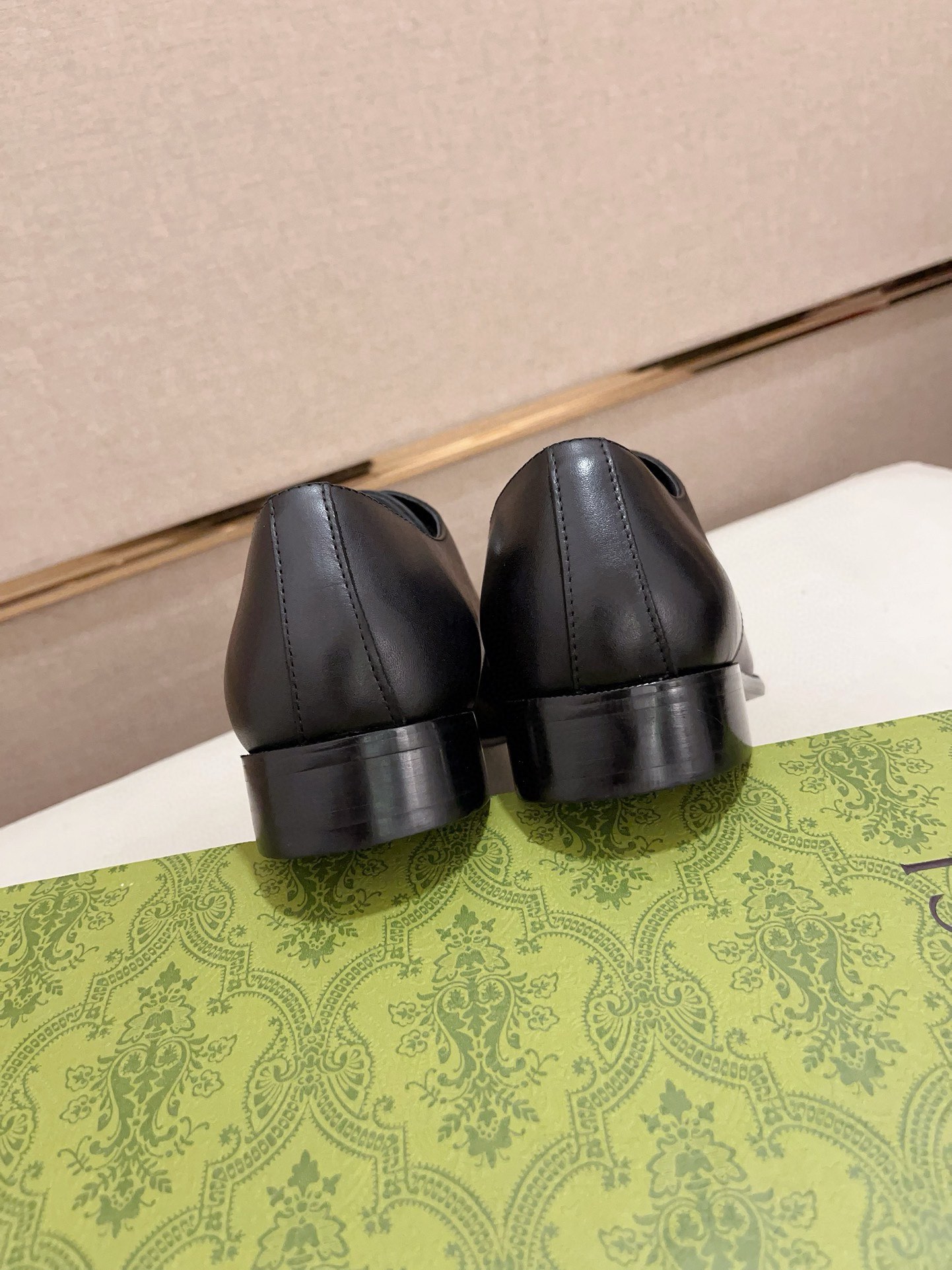 Gucci Style Leather Men's Shoes style reference detail image 8 from source 781390