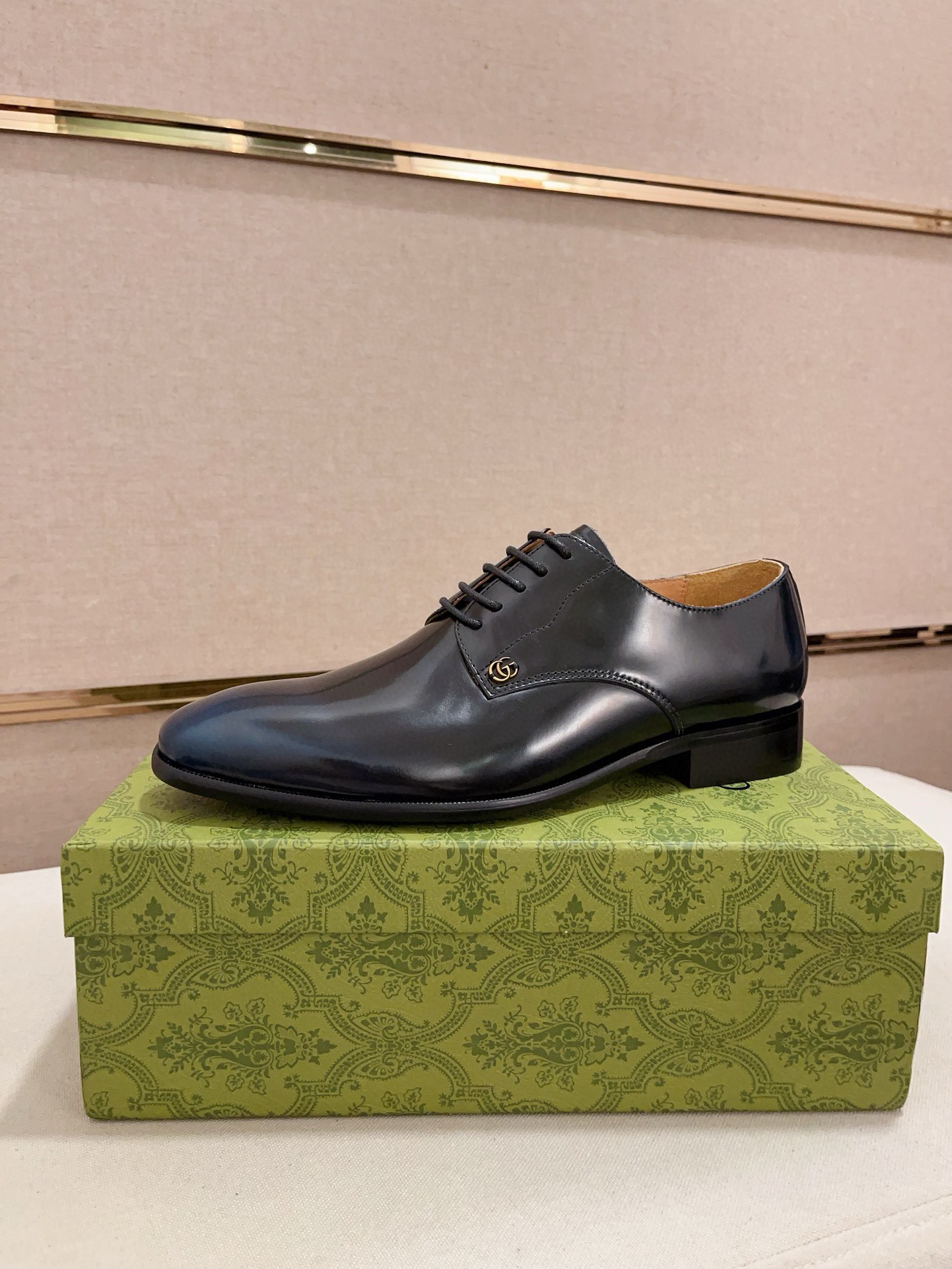 Gucci Style Leather Men's Shoes style reference detail image 1 from source 781392