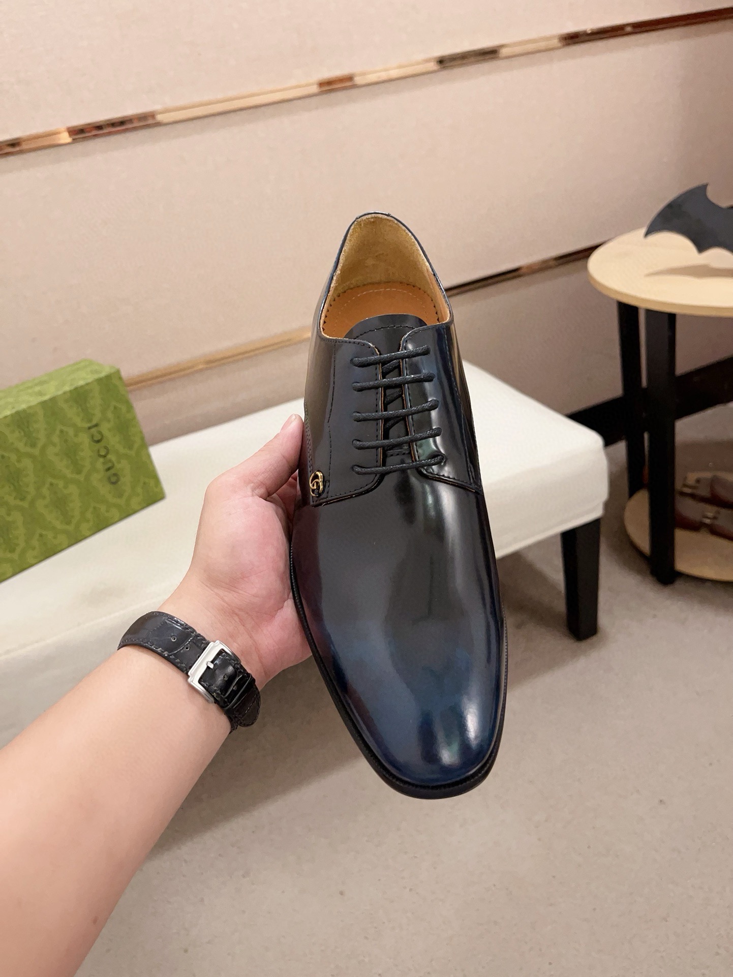 Gucci Style Leather Men's Shoes style reference detail image 2 from source 781392