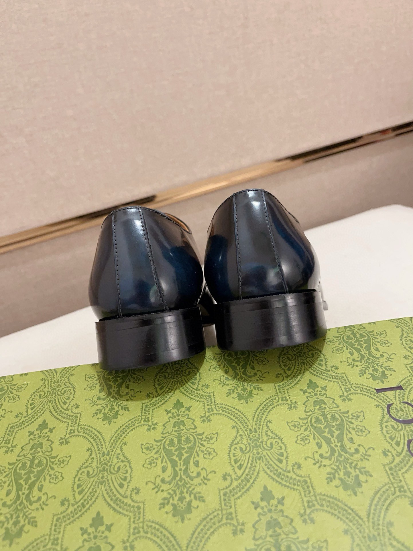 Gucci Style Leather Men's Shoes style reference detail image 8 from source 781392