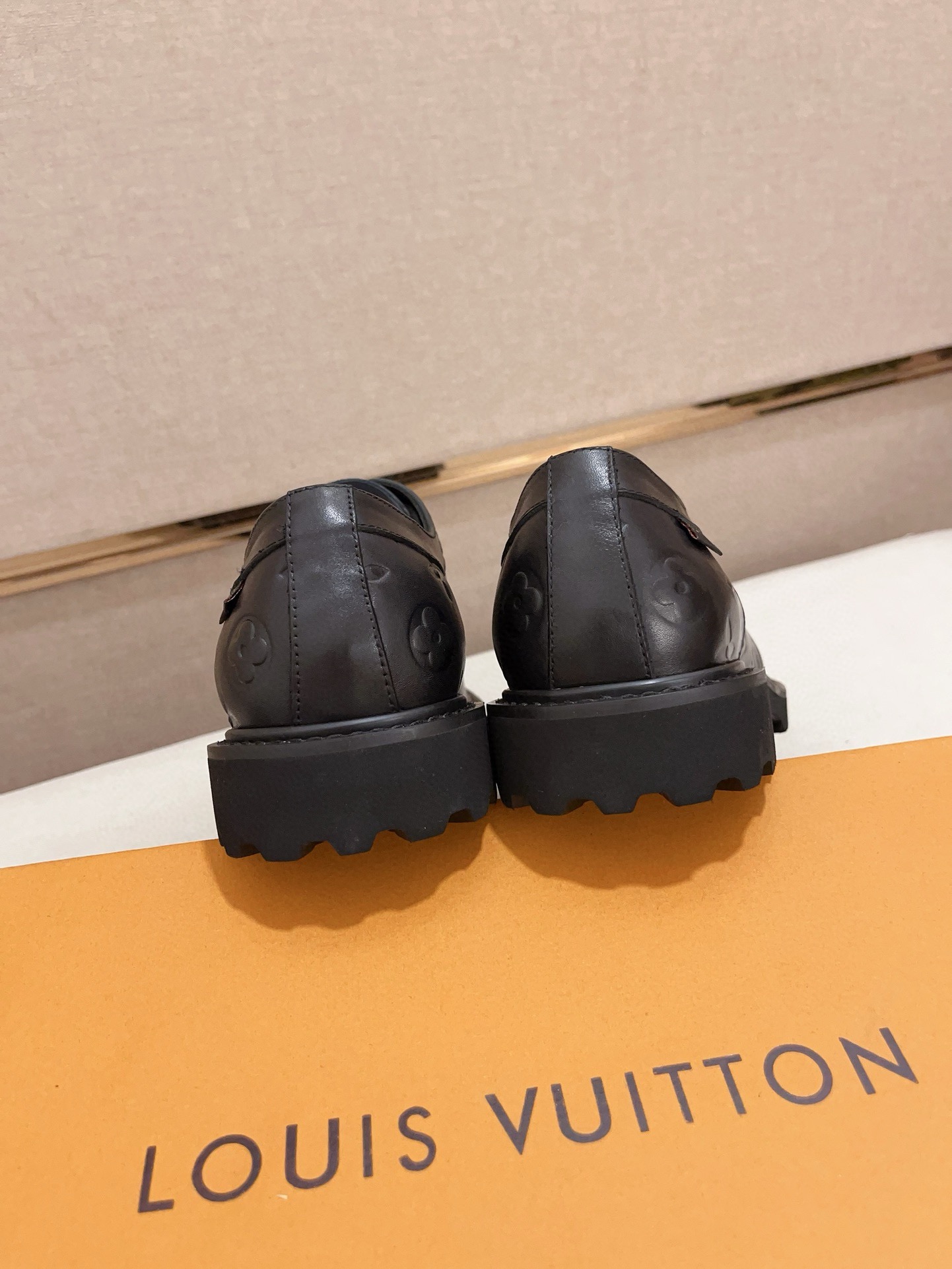 Louis Vuitton Men's Leather Oxford Dress Shoes, Black, Sizes 38-44 9 i1730777732 9358 7