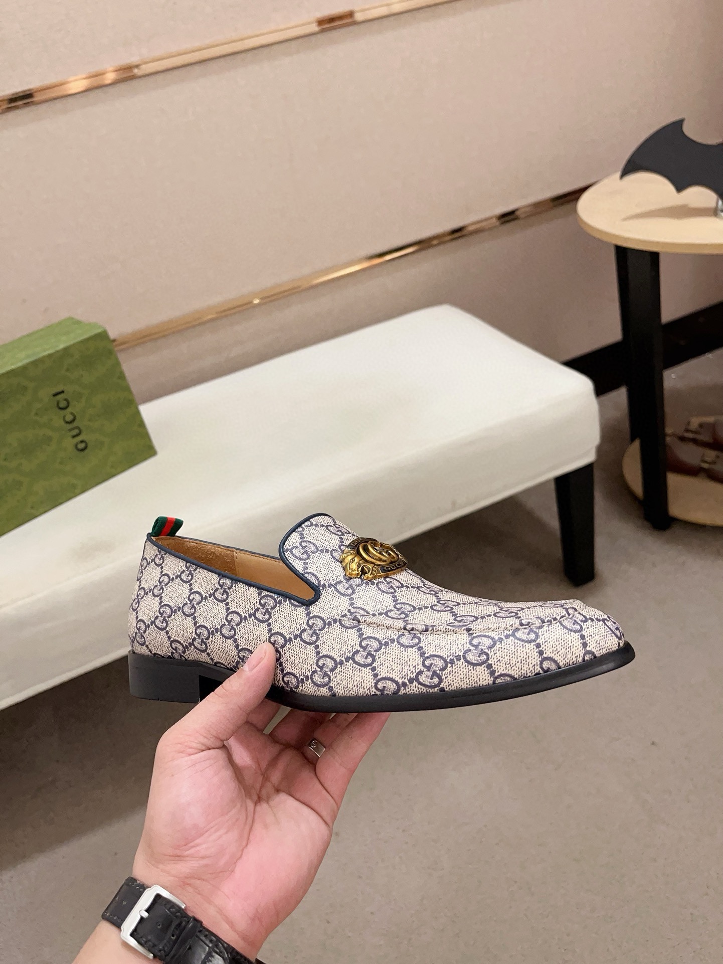 Gucci Men's GG Supreme Loafer with Bee, Leather Lining, and Rubber Sole 5 i1730778289 22 4