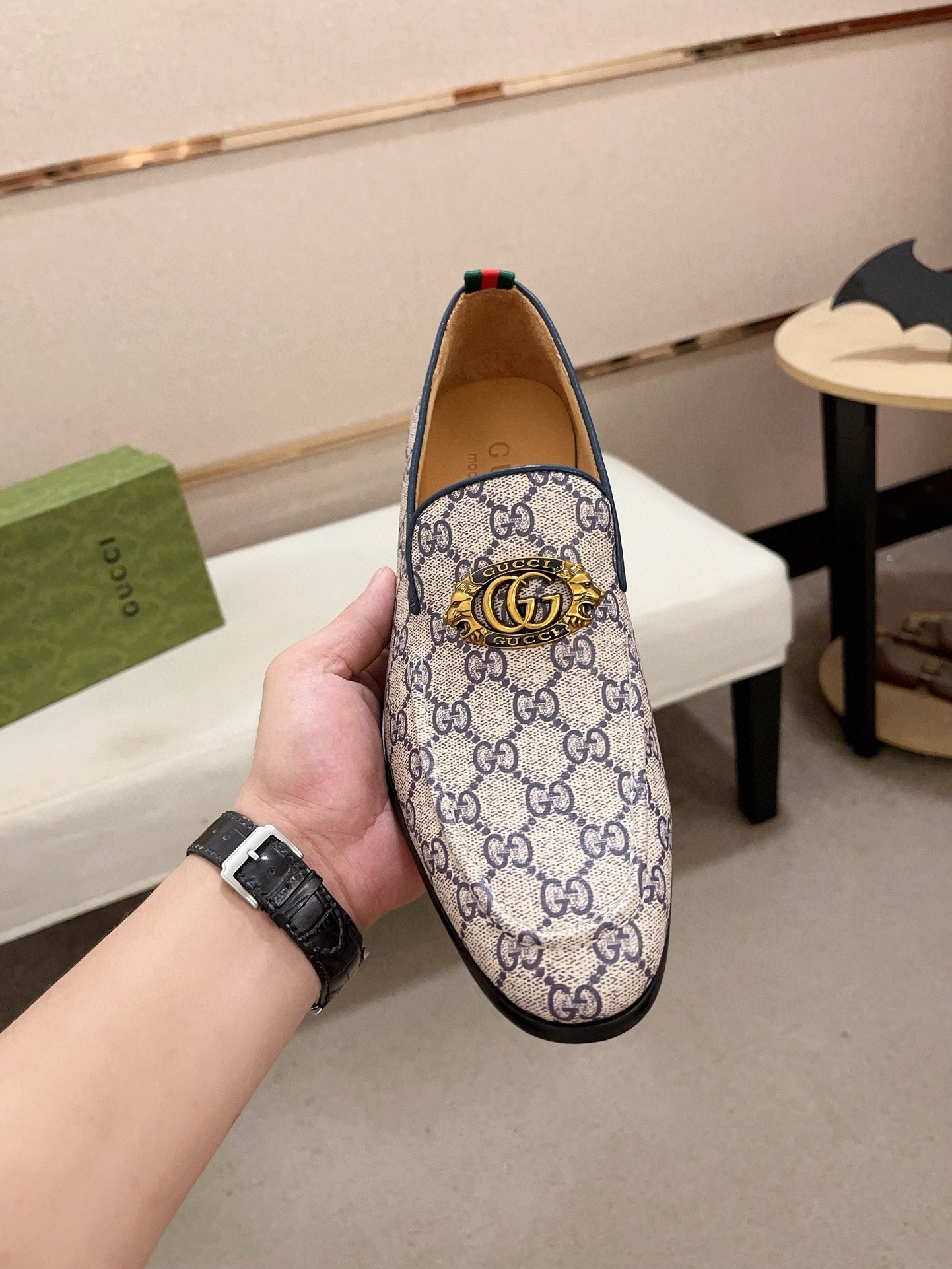 Gucci Men's GG Supreme Loafer with Bee, Leather Lining, and Rubber Sole 3 i1730778289 2302 7