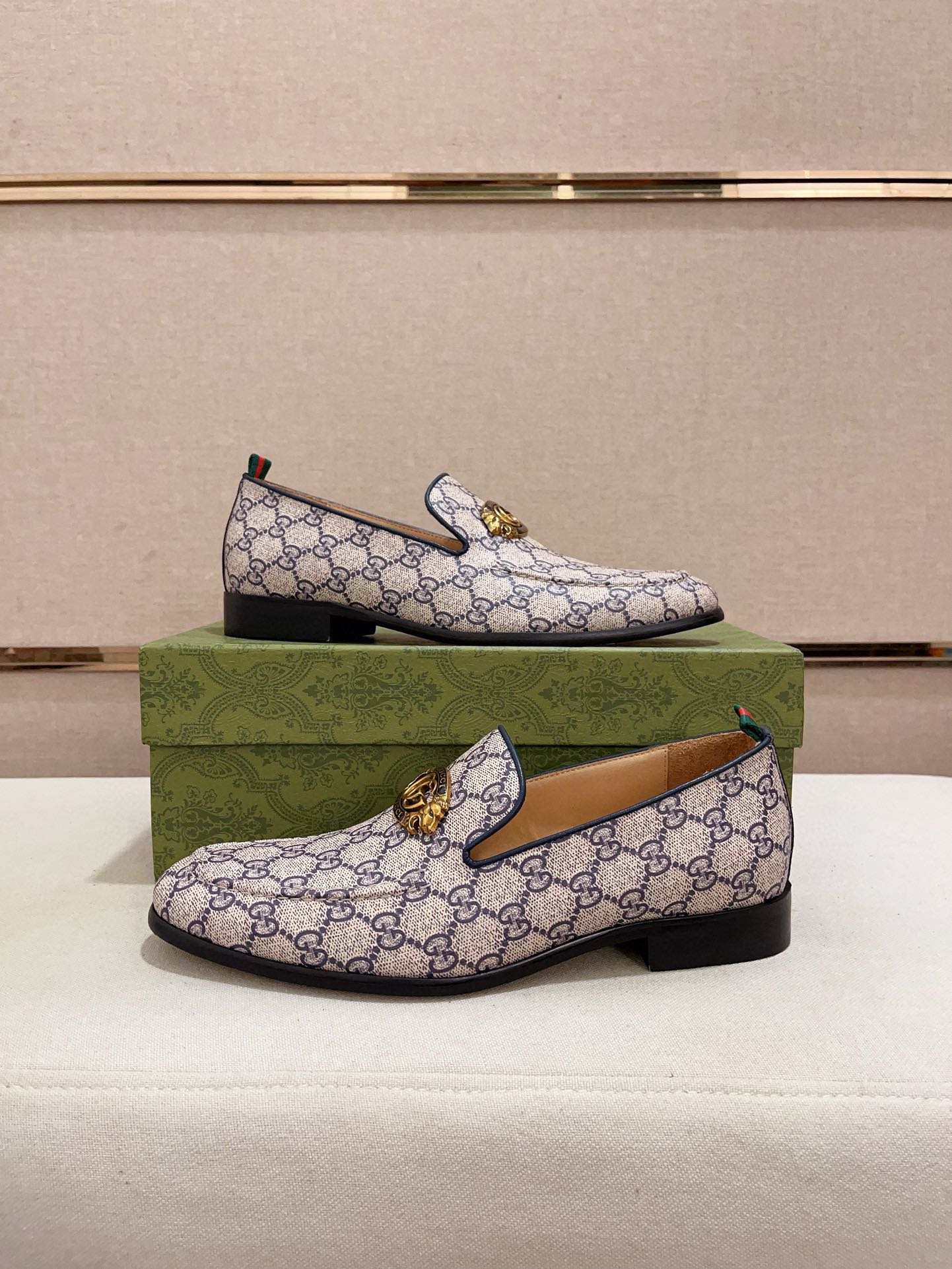 Gucci Men's GG Supreme Loafer with Bee, Leather Lining, and Rubber Sole 8 i1730778289 4809 8