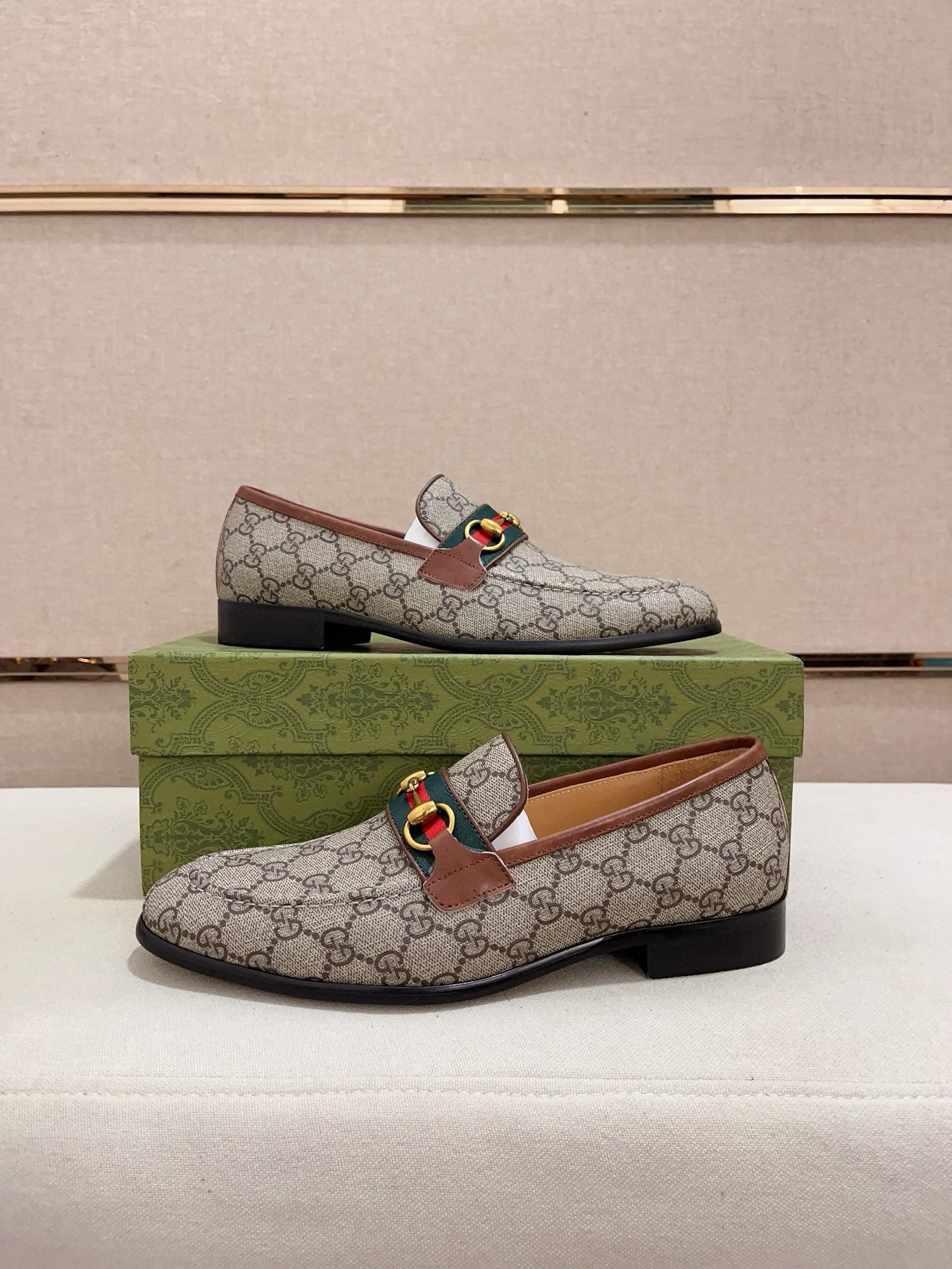 Gucci Men's GG Supreme Loafer - Classic Style & Comfort (Sizes 38-44) 7 i1730778394 1124 5