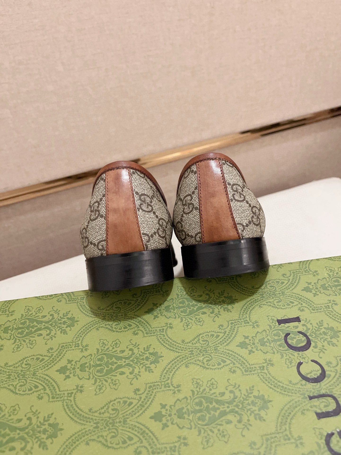 Gucci Men's GG Supreme Loafer - Classic Style & Comfort (Sizes 38-44) 8 i1730778394 1815 3