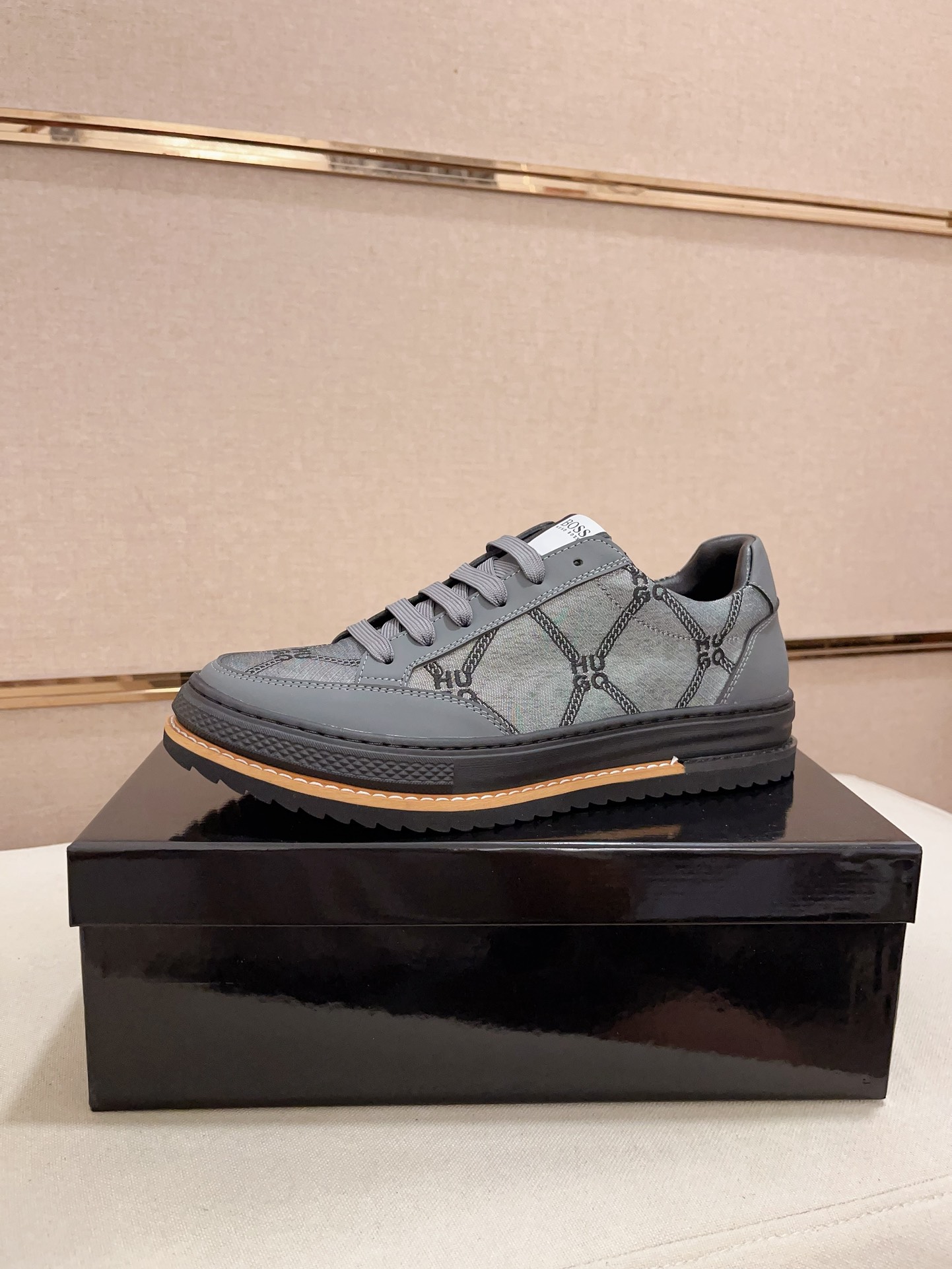 NO:832737,: [BOSS] The latest casual men's shoes, welcome to 1:1 comparison, the most popular BOSS Hong Kong counter casual shoes, counter quality, support inspection, high-quality workmanship, the upper is imported from Italy, breathable sheepskin lining, original fashionable sports outsole, casual fashion, high-end quality, size 38-44,,cowhide,sheepskin19860909:【BOSS】最新休闲男鞋,欢迎1:1对比,爆单款BOSS香港专柜休闲鞋,专柜品质,支持验货,优质做工,鞋面采用意大利进口胎牛皮 透气羊皮内里,原版时尚运动大底 ,休闲时尚,高端品质,码数38-44,,cowhide,sheepskin,Men's shoes