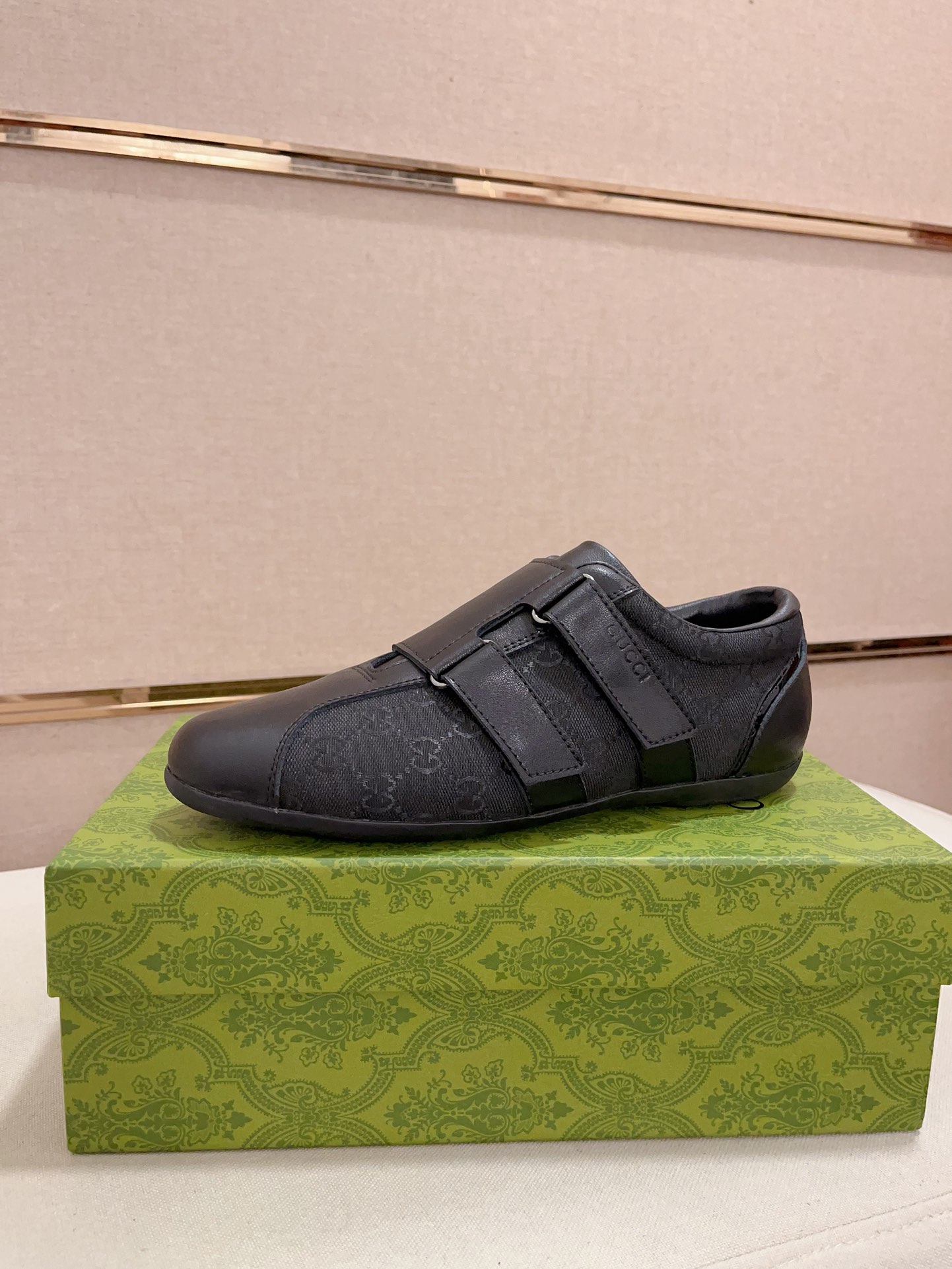 Gucci Men's Black Leather Sneakers with Hook and Loop Fastening Straps