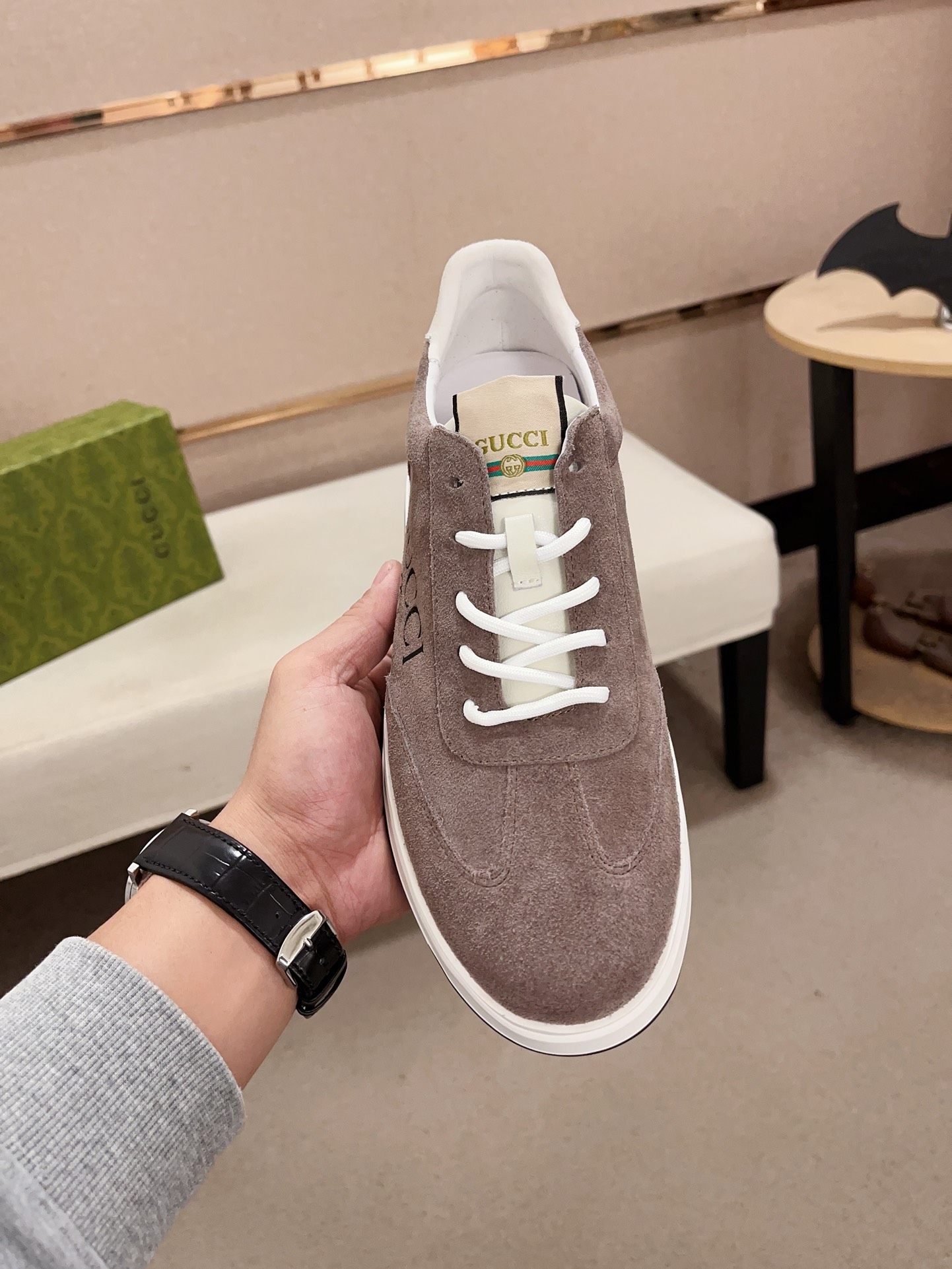 Gucci Men's Suede Leather Sneakers - Comfortable, Stylish, and Versatile 3 i1732159363 5862 6