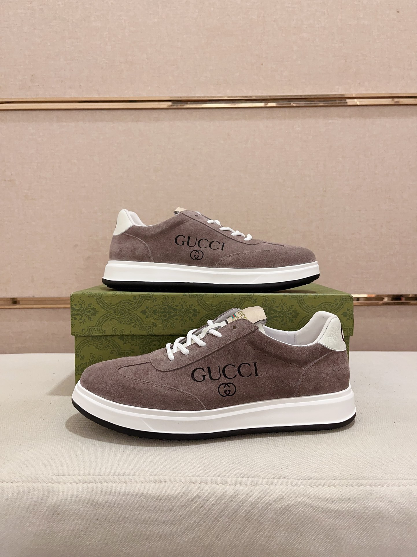 Gucci Men's Suede Leather Sneakers - Comfortable, Stylish, and Versatile 8 i1732159363 8057 3