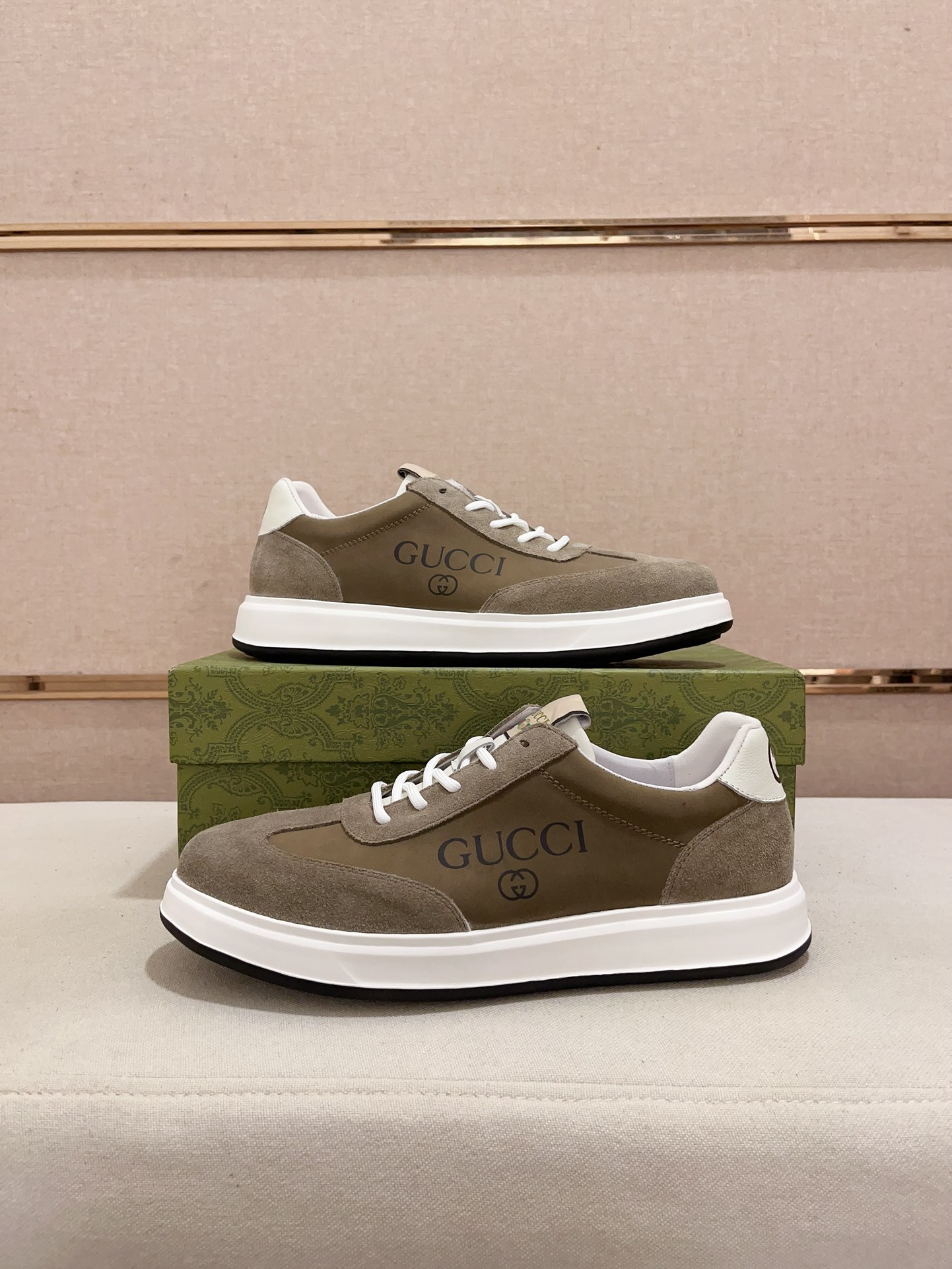 Gucci Men's Leather Sneakers - High-Quality, Comfortable, and Stylish Design 8 i1732159398 6099 5