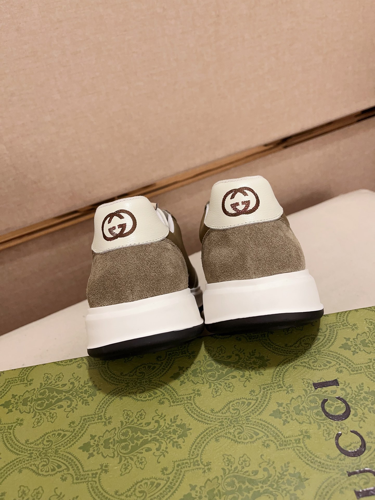 Gucci Men's Leather Sneakers - High-Quality, Comfortable, and Stylish Design 9 i1732159398 6268 7