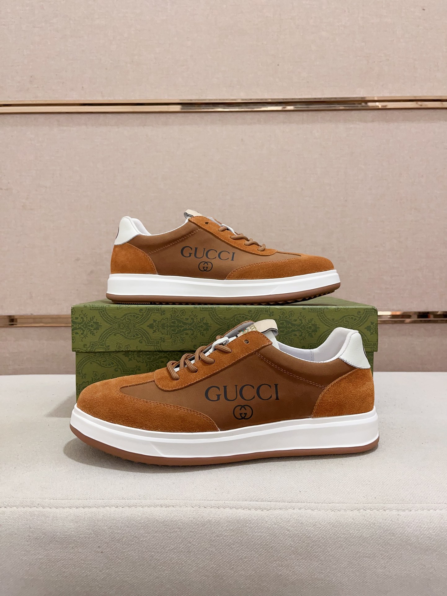 Gucci Men's Leather Sneakers - Comfortable & Stylish Walking Shoes, Sizes 38-44 8 i1732159418 3969 7