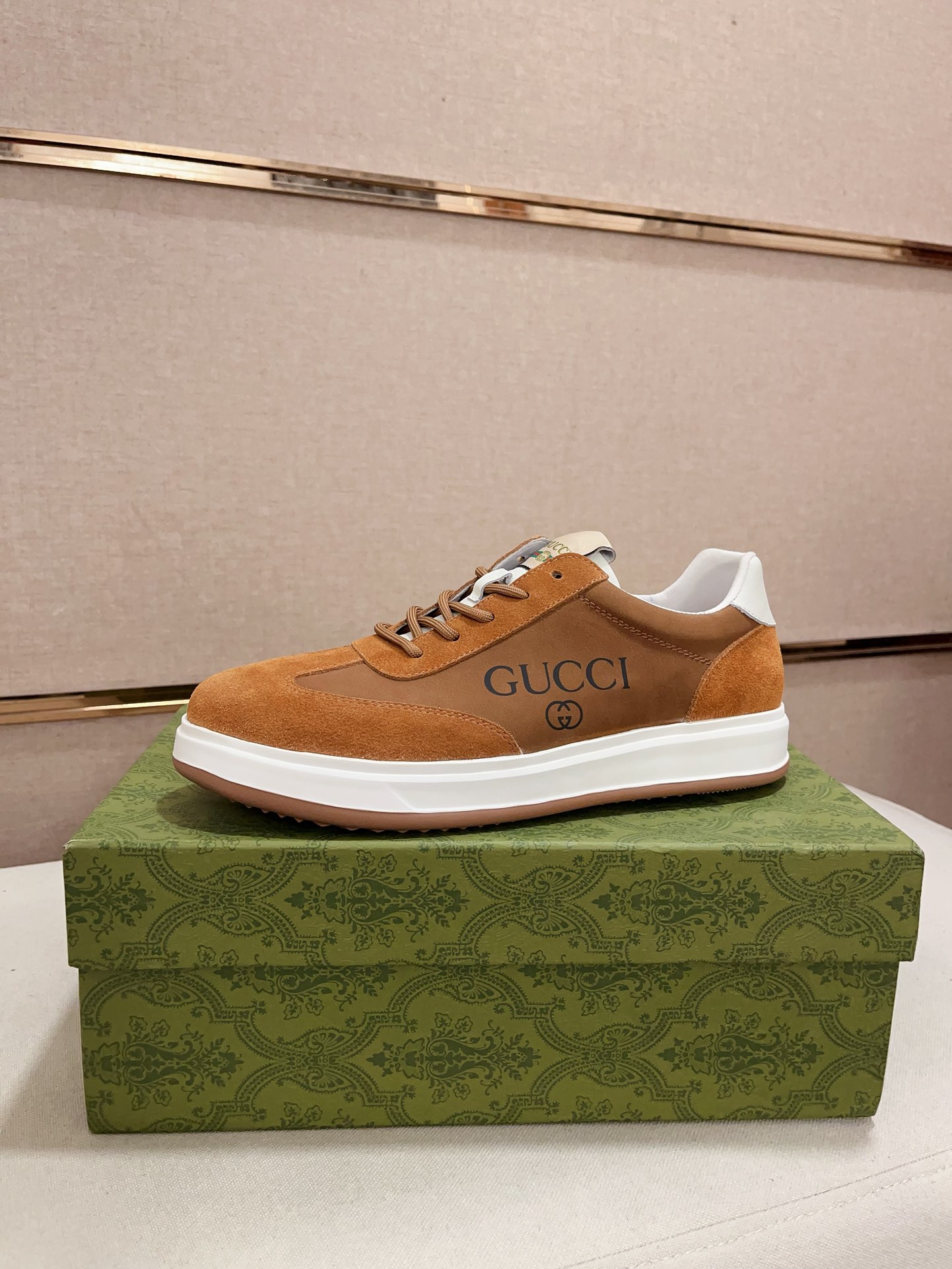 Gucci Men's Leather Sneakers - Comfortable & Stylish Walking Shoes, Sizes 38-44 1 Gucci Men's Leather Sneakers - Comfortable & Stylish Walking Shoes, Sizes 38-44