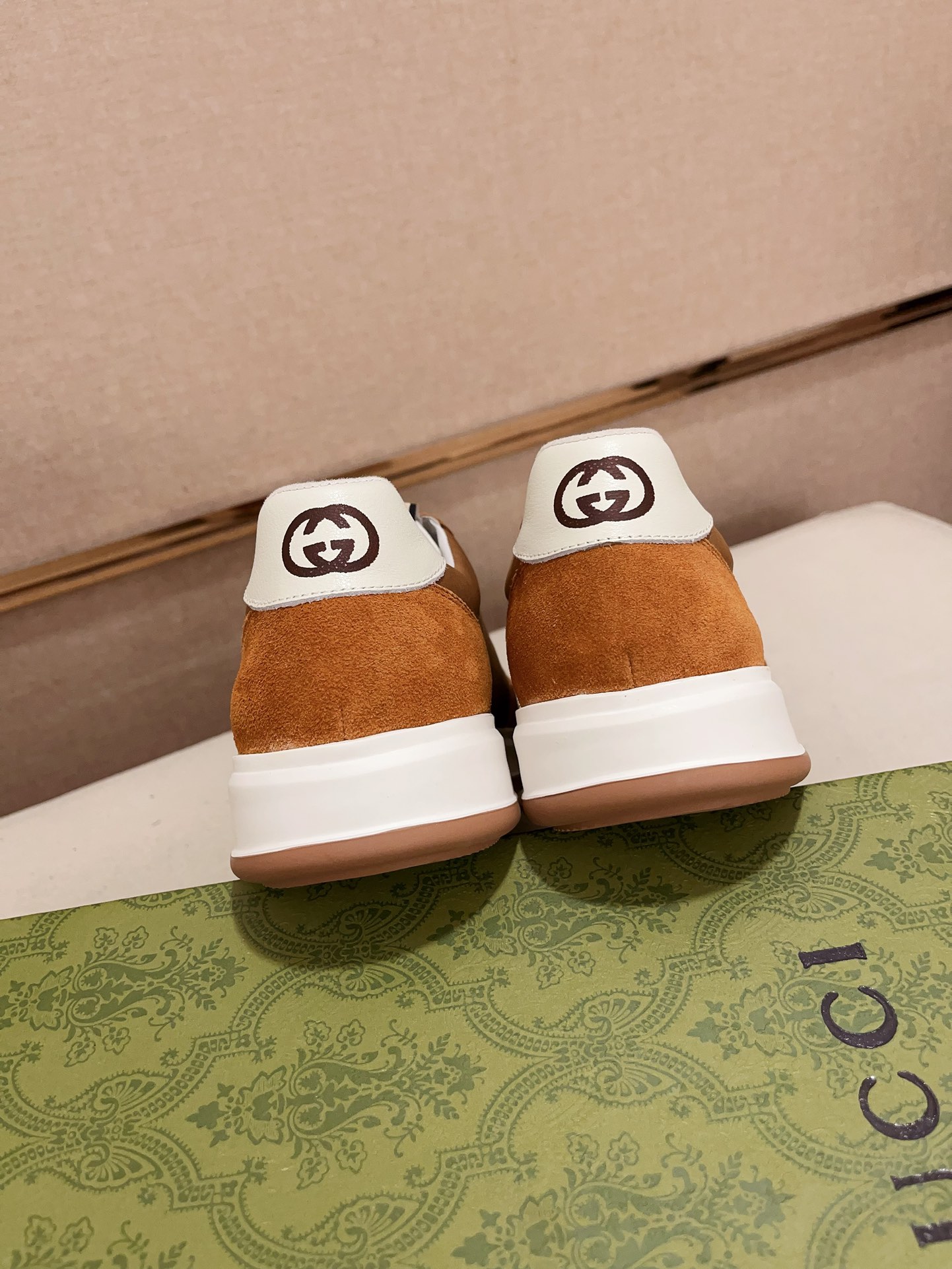 Gucci Men's Leather Sneakers - Comfortable & Stylish Walking Shoes, Sizes 38-44 9 i1732159418 8401 2