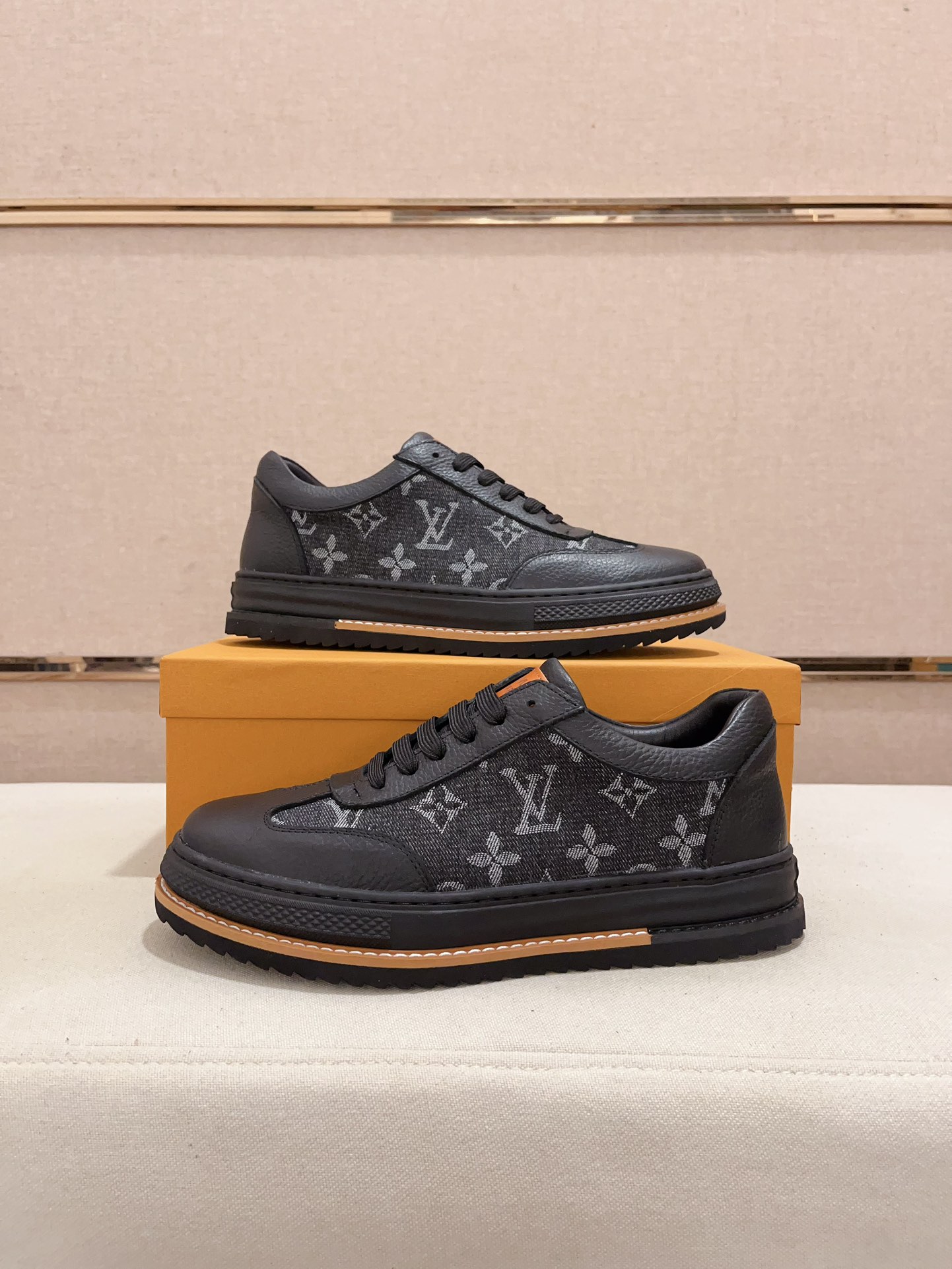Louis Vuitton Men's Black Leather Monogram Sneakers Size 38-44 8 i1733833595 6799 1