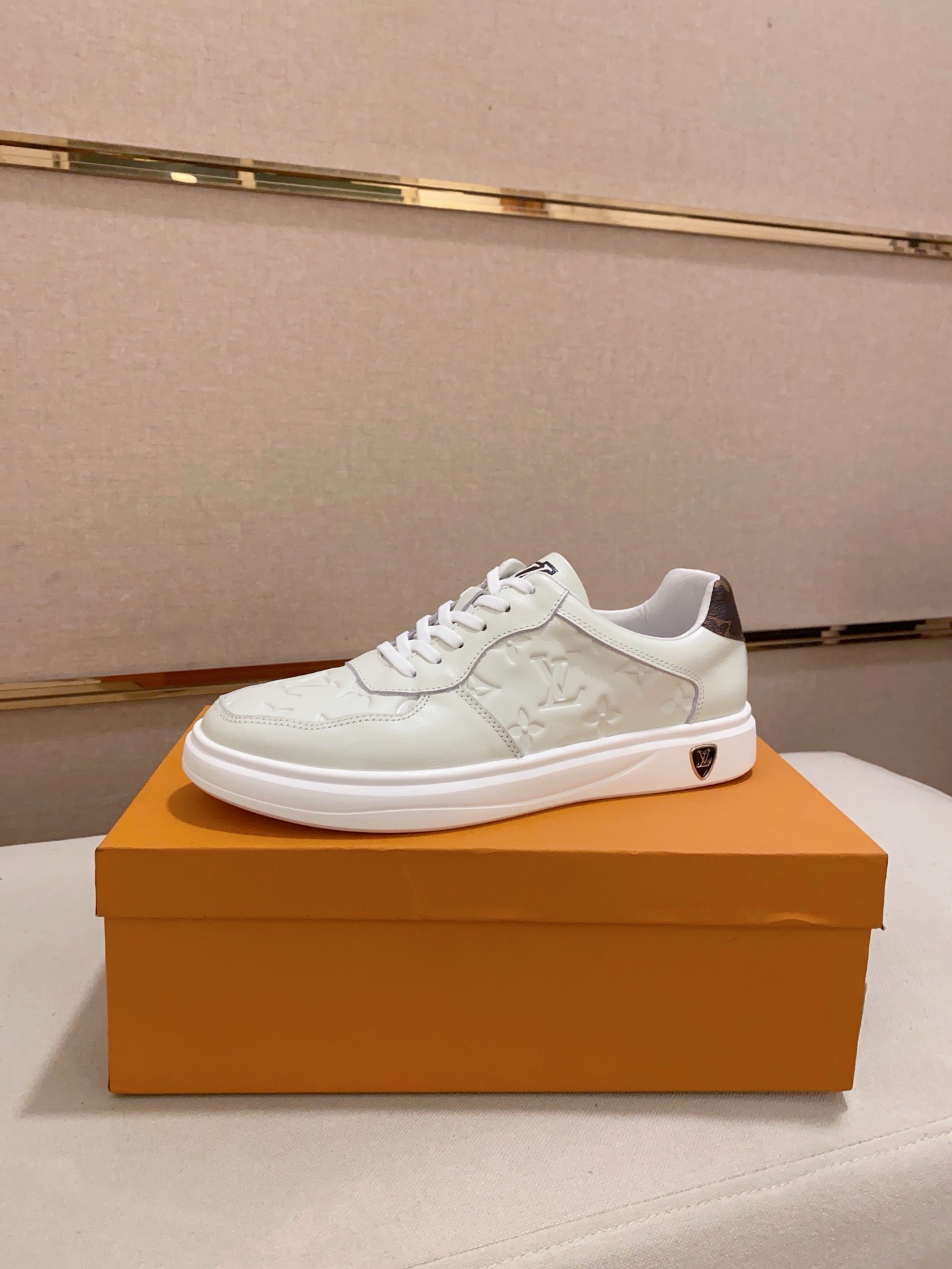 NO:270990,:LV Louis Vuitton. The latest trendy shoes and casual shoes in physical store hit sizes 38-44. New products are comfortable for spring and summer imported custom original cowhide, unique jacquard fabric element design. Paired with sheepskin inner lining, Lv original bottom, [Sun] [Sun] high-end packaging high-quality details determine quality, and you can enter and exit the counter at will. Welcome to compare, louis vuitton, louis vuitton, cowhide, sheepskin19860909:LV 路易威登.最新潮鞋休闲鞋实体店爆款38-44码. 新品春夏季舒适进口定制原版牛皮,独特提花面料元素设计.搭配羊皮内里,Lv原版底,[太阳][太阳]高端包装高品质细节决定品质、可随意进出专柜,欢迎对比,,louis vuitton,louis vuitton,cowhide,sheepskin,Men's shoes