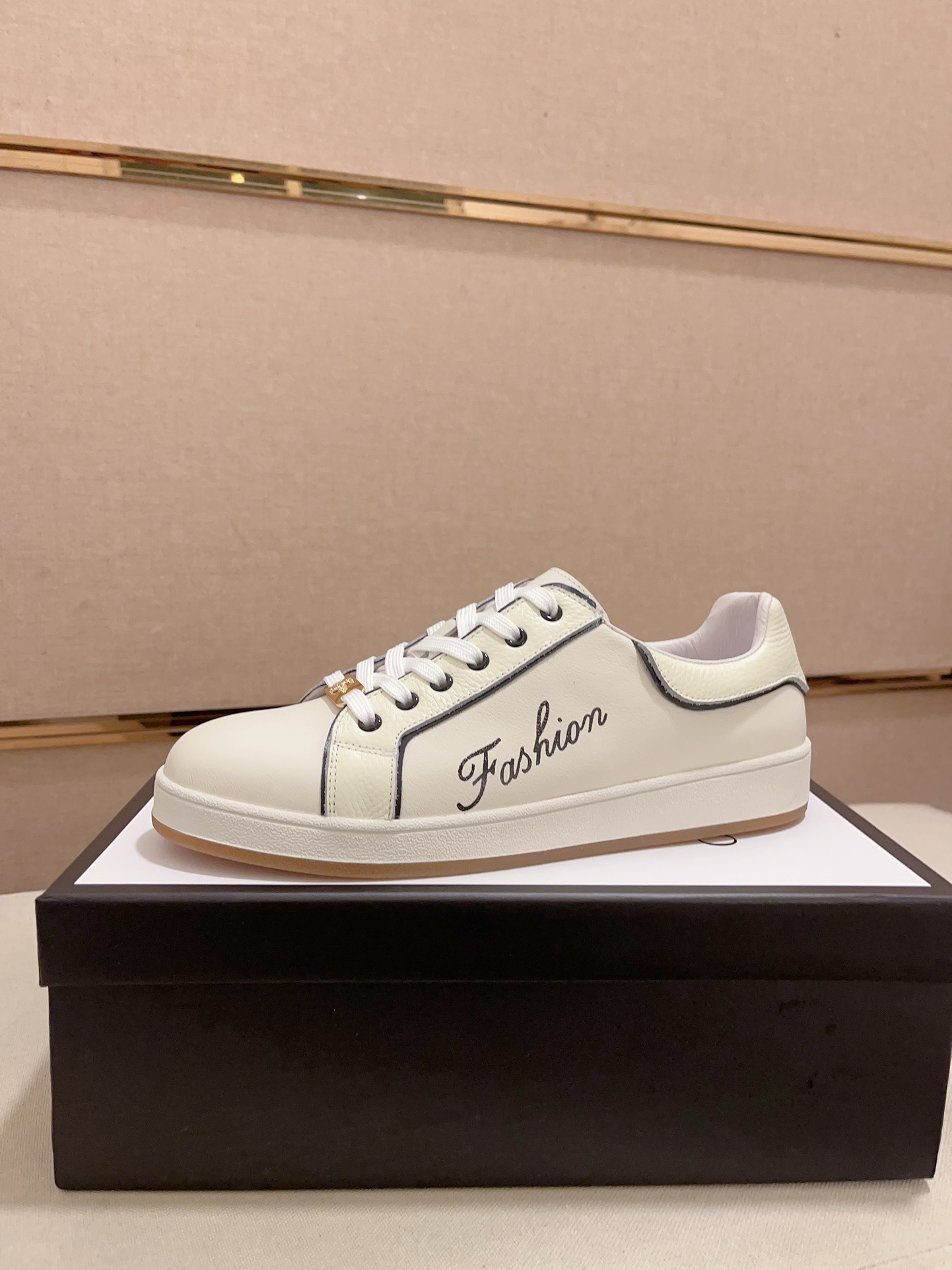 NO:270992,GUCCI (Guqi) new model is available at the same time for sale, with upper imported cowhide from Italy, fully imported genuine leather lining, completely 1 to 1 replica, original sole is specially supplied with original sole, exclusive movable molding sole is super comfortable, original order goods, high quality, can enter and exit the counter at will, welcome to compare. Number of sizes: 38-44,, gucci, cowhide19860909GUCCI(古奇)新款 专柜同步发售,鞋面意大利进口牛皮,全进口真皮内里,完全1比1复刻,鞋底原厂特供原版底,独家活动成型底超级舒适,原厂跟单货,高品质,可随意进出专柜,欢迎对比.码数:38-44,,gucci,cowhide,Men's shoes