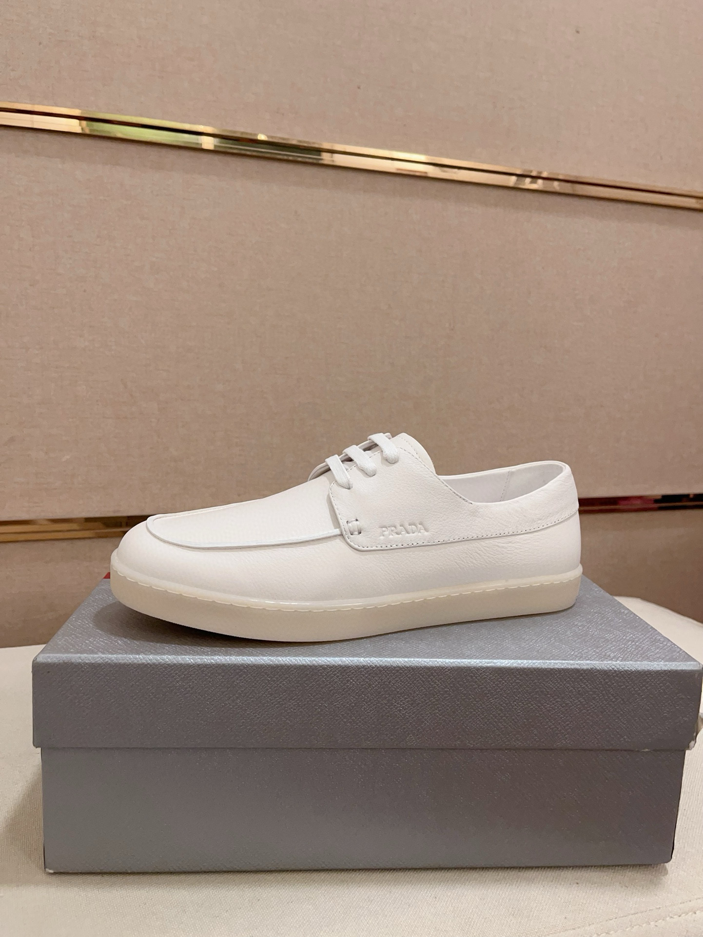 NO:346965,High-quality new PRADA (Prada) counters are launched simultaneously, and new men's shoes and fabrics are selected and made of high-tech glue-drop technology. Inner: full cowhide inner lining. High-end air cushion mold-opening anti-slip rubber sole, exquisite lines, simple and atmospheric, comfortable to go up and down, leisure and travel. Number of codes: 38-44 (can be customized for 45 without return),, prada, prada, cowhide19860909高版本 高品质新款PRADA(普拉达)专柜同步上市, 新款男鞋、面料精选高科技滴胶工艺制作而成.内里:全牛皮内里.高端气垫开模防滑橡胶大底,精美线条、简约大气,上脚舒服上挡次、休闲旅游.码数:38一44(可定做45不退换),,prada,prada,cowhide,Men's shoes