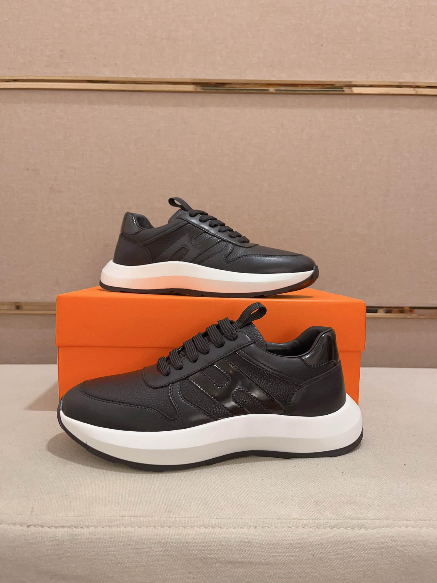 Hermes Men's Classic Sneakers, Italian Leather Upper, Comfortable Fit 8 i1739781262087 2425 0 6