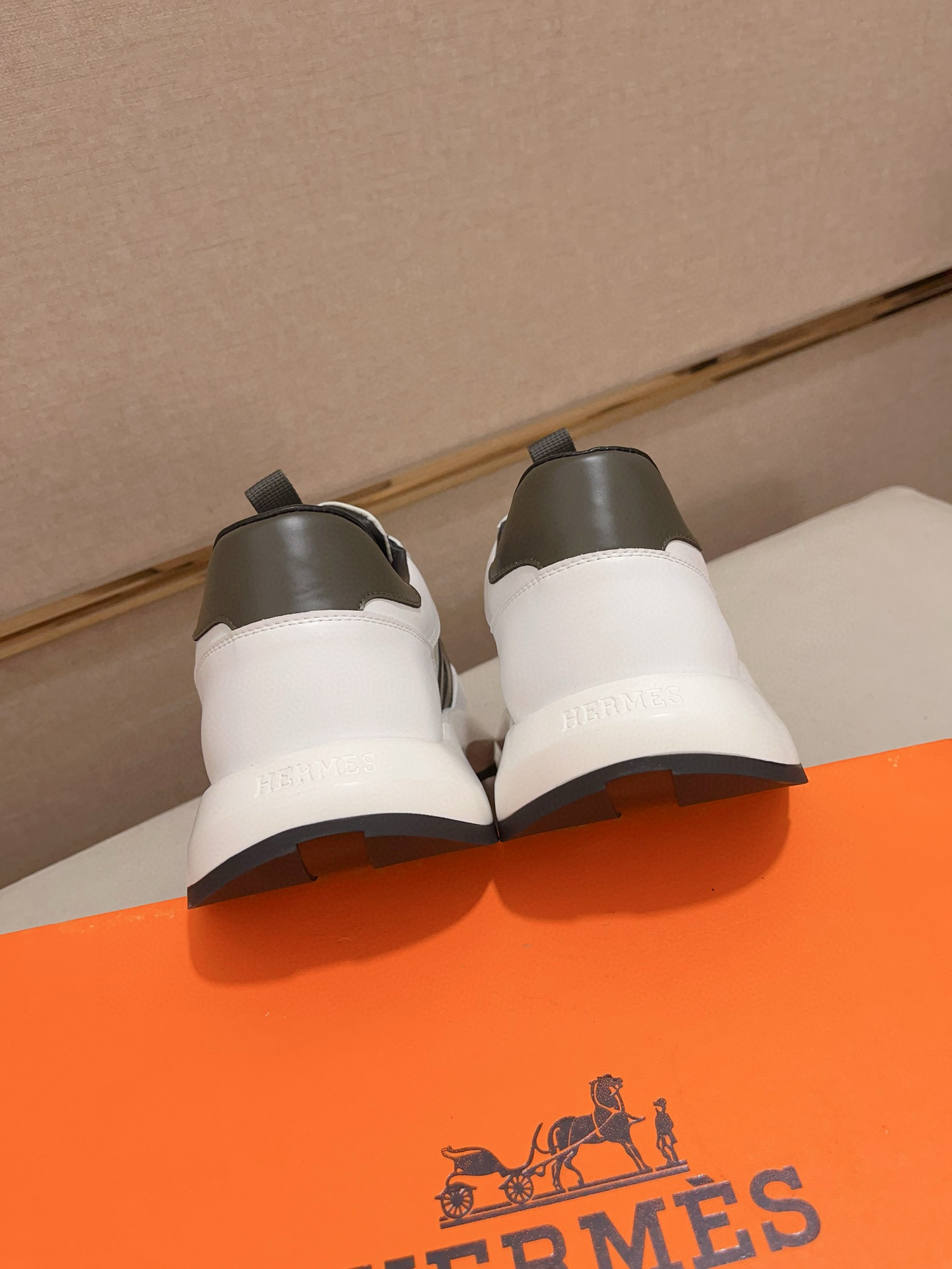 Hermes Men's Classic Sneakers - Italian Leather, Premium Comfort, Sizes 38-44 9 i1739781305463 4460 0 7