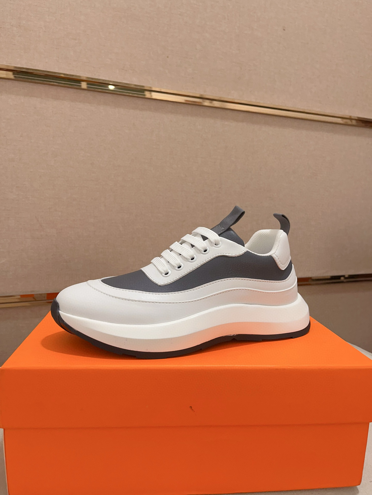 Hermès Men's Classic Sneakers - Premium Italian Leather, Comfortable Fit 2 i1739781369848 7257 0 0