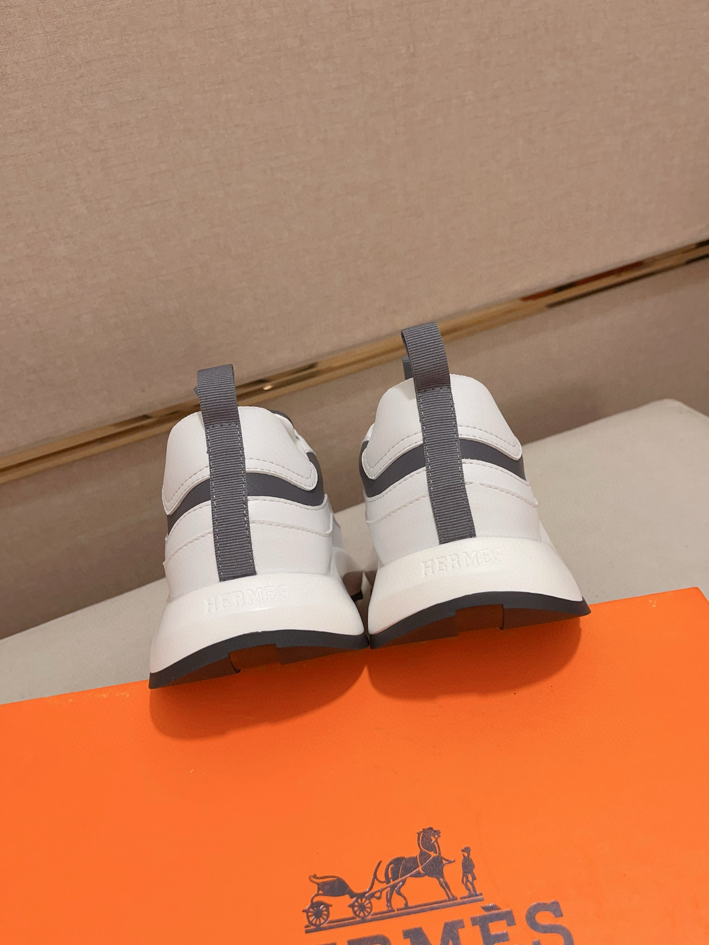 Hermès Men's Classic Sneakers - Premium Italian Leather, Comfortable Fit 9 i1739781370106 1660 0 7