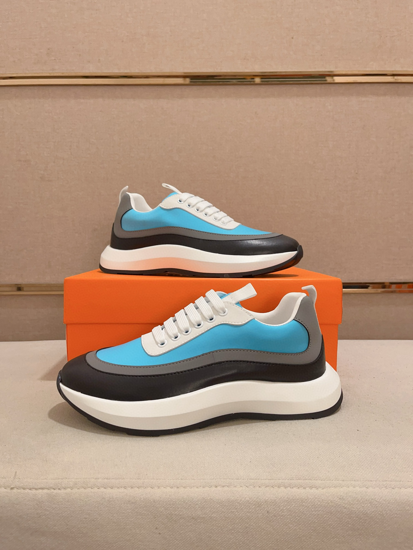 Hermès Men's Leather Sneakers - Italian Calfskin - Comfortable & Stylish 8 i1739781386010 2692 0 6