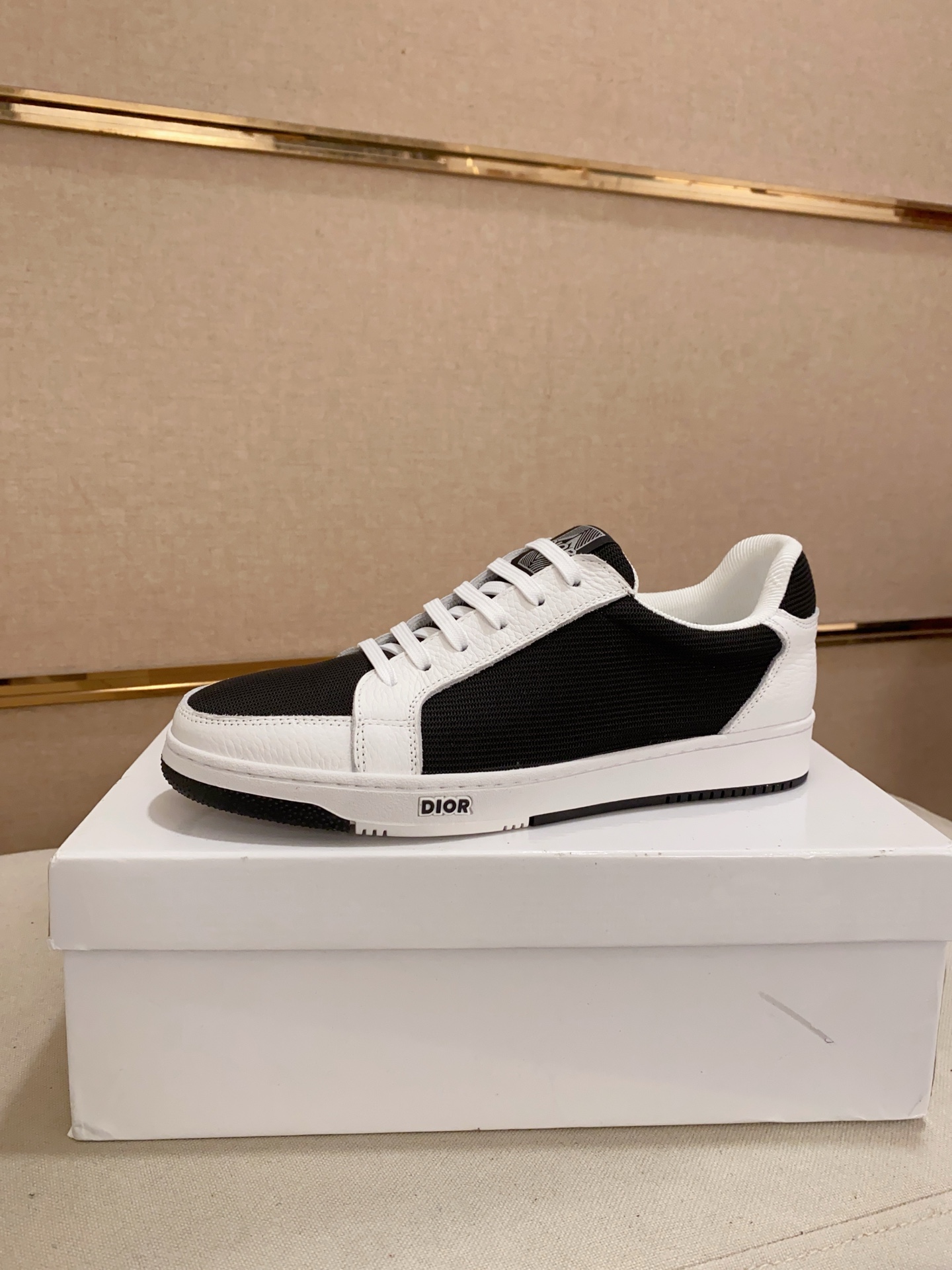 NO:272236,The new Dior D counter is available simultaneously, with Italian imported cowhide leather upper, fully imported sheepskin lining, completely 1-to-1 replica, original sole specially supplied with original sole, exclusive movable molding sole is super comfortable, original order goods, high quality, can enter and exit the counter at will, welcome to compare. Number of sizes: 38-44. Customized 45-46 without return and exchange., dior, cowhide, sheepskin19860909迪奥d 新款专柜同步发售,鞋面意大利进口头层牛皮,全进口羊皮内里,完全1比1复刻,鞋底原厂特供原版底,独家活动成型底超级舒适,原厂跟单货,高品质,可随意进出专柜,欢迎对比.码数:38-44.可定做45-46不退换.,,dior,cowhide,sheepskin,Men's shoes