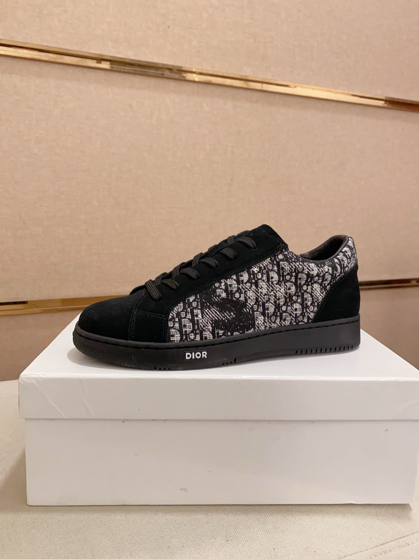 NO:272245,The new Dior D counter is available simultaneously, with Italian imported cowhide leather upper, fully imported sheepskin lining, completely 1-to-1 replica, original sole specially supplied with original sole, exclusive movable molding sole is super comfortable, original order goods, high quality, can enter and exit the counter at will, welcome to compare. Number of sizes: 38-44. Customized 45-46 without return and exchange., dior, cowhide, sheepskin19860909迪奥d 新款专柜同步发售,鞋面意大利进口头层牛皮,全进口羊皮内里,完全1比1复刻,鞋底原厂特供原版底,独家活动成型底超级舒适,原厂跟单货,高品质,可随意进出专柜,欢迎对比.码数:38-44.可定做45-46不退换.,,dior,cowhide,sheepskin,Men's shoes