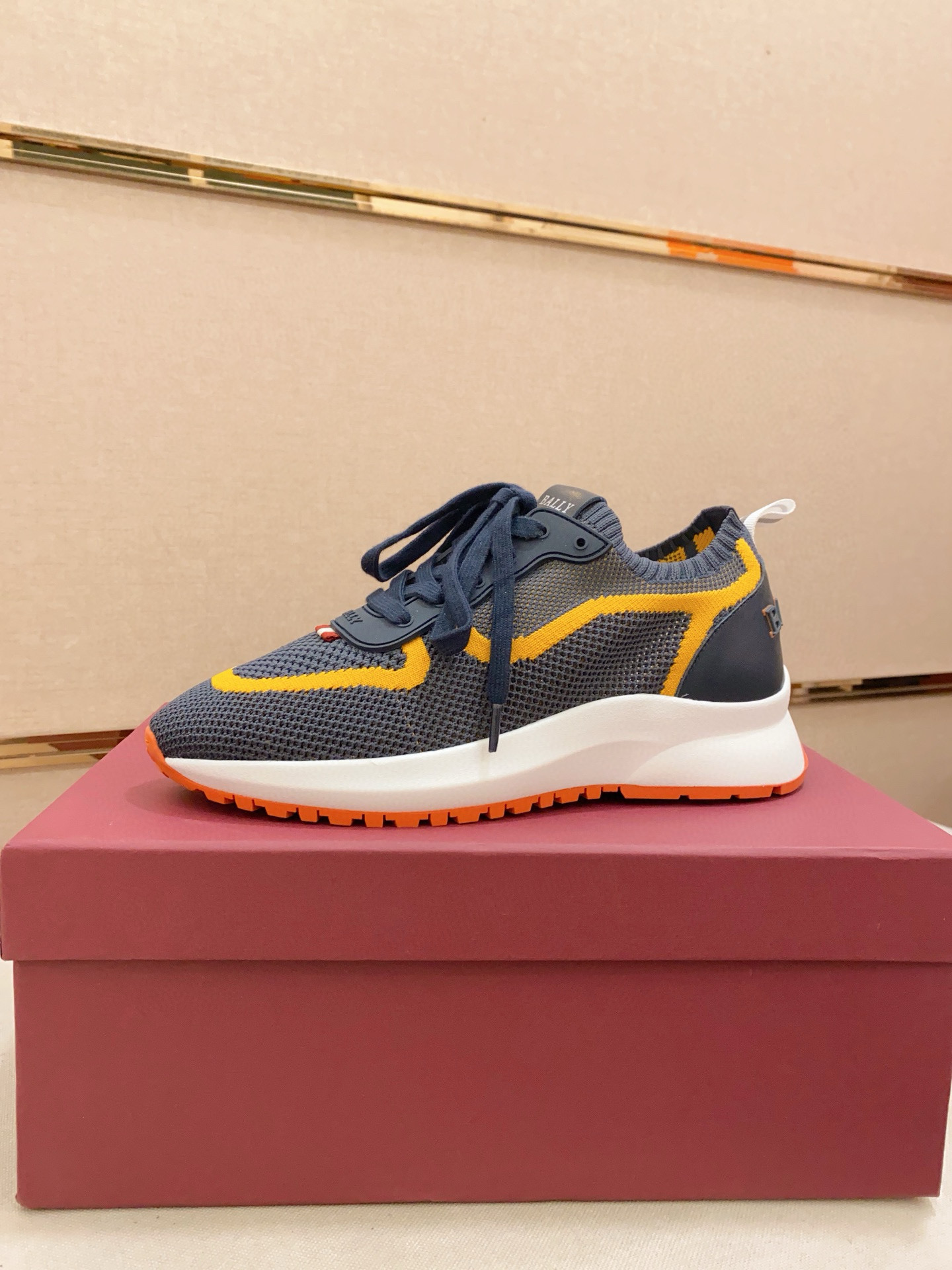 NO:745181,: B L Top Purchasing Agent Bally's new product counter is equipped with the original factory, customized fly woven fabrics imported from Italy, all shoe accessories are made by private molds, a must-have for fashionistas, colorful and stylish, soft and comfortable, cowhide insoles, soles original factory-supplied air cushions are super comfortable, original factory follow-up orders, high quality, you can enter and leave the counter at will, welcome to compare, code number 38-44 (45 can be ordered), bally, cowhide19860909: B L 顶级代购 巴利 炸街男神新品专柜同步原厂配置,意大利进口定制飞织面料,全鞋配件私模打造,潮达人必备,缤纷色彩时尚炫耀,柔软舒适,牛皮鞋垫,鞋底原厂特供气垫原版超级舒适,原厂跟单货,高品质,可随意进出专柜,欢迎对比,码数 38-44（可订45）,,bally,cowhide,Men's shoes