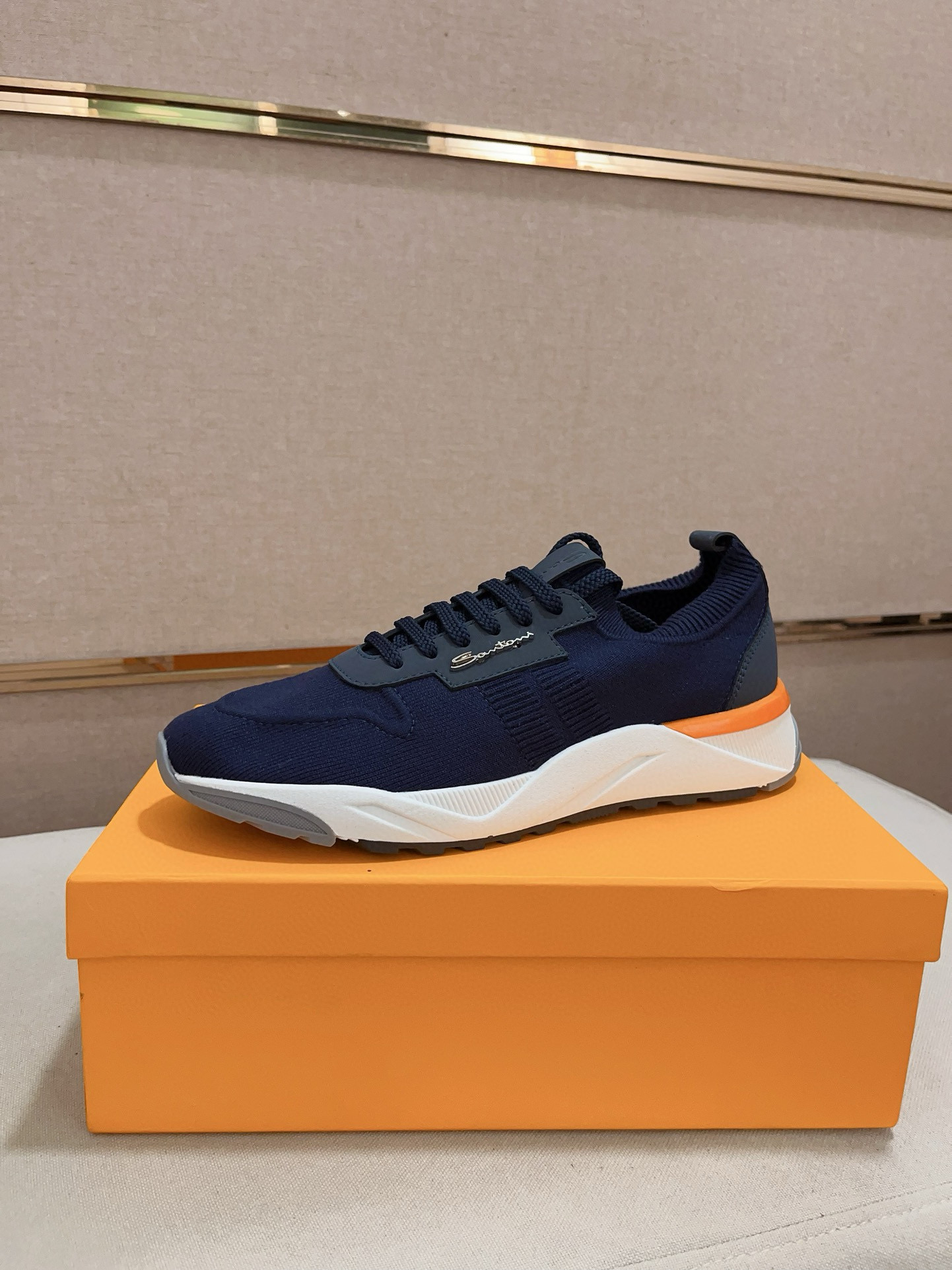 NO:345293,(High version) This model is one size larger. The new Santori counter is launched simultaneously. The new men's shoes and fabrics are selected to fly woven breathable uppers, with cowhide inner lining. The original mold-opening anti-slip rubber sole, exquisite lines, simple and atmospheric, comfortable to wear on the feet, leisure and travel. Number of sizes: 38-44. Custom made 45, cowhide,19860909(高版本)此款偏大一码.新款santori桑托里专柜同步上市, 新款男鞋、面料精选飞织透气鞋面 头层牛皮内里.原版开模防滑橡胶大底,精美线条、简约大气,上脚舒服上挡次、休闲旅游.码数:38一44.可定做45,,cowhide,Men's shoes