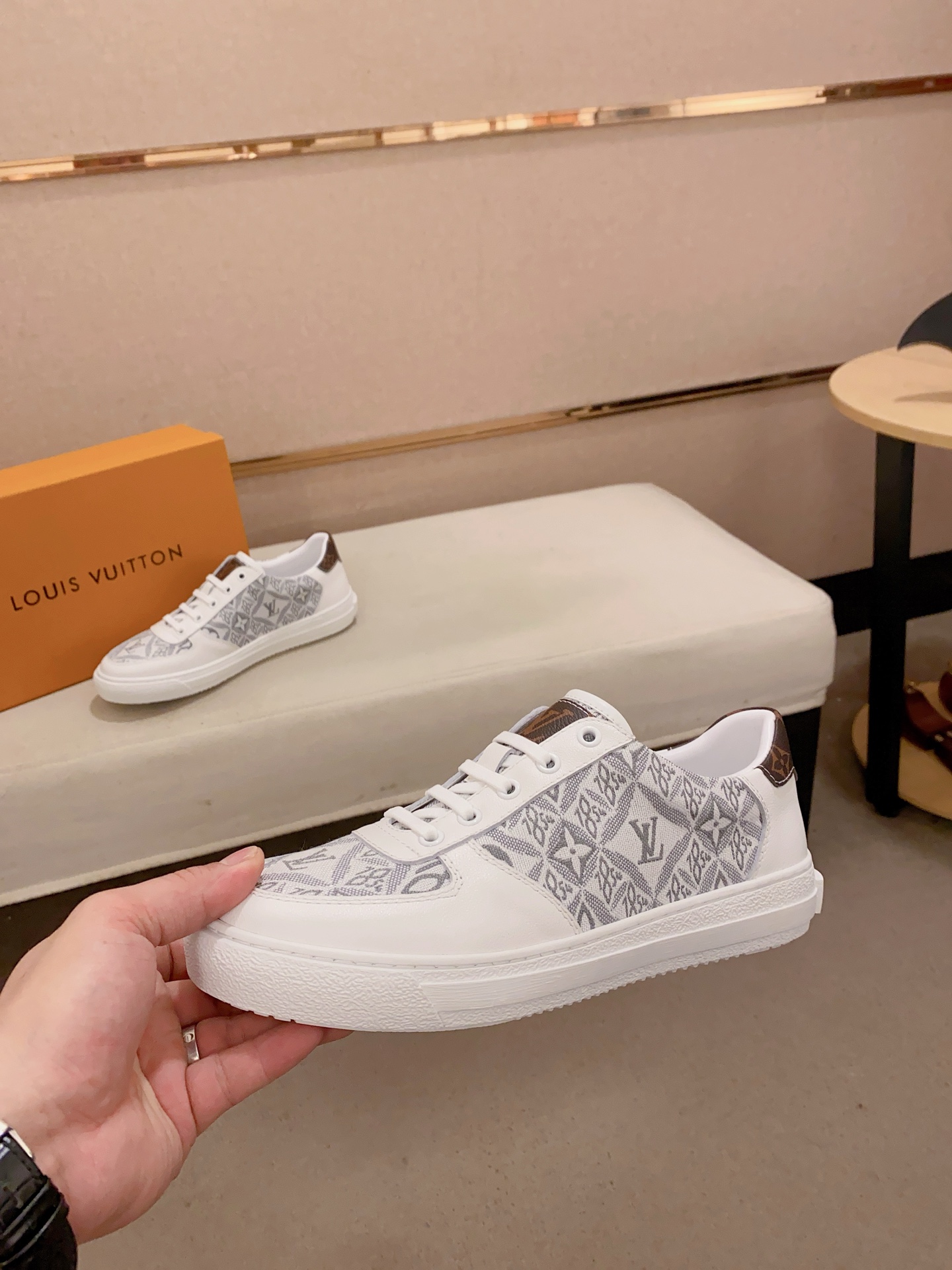 Louis Vuitton Trendy White Leather Sneakers - Comfortable & High Quality 4 i1741933763380 7992 0 2