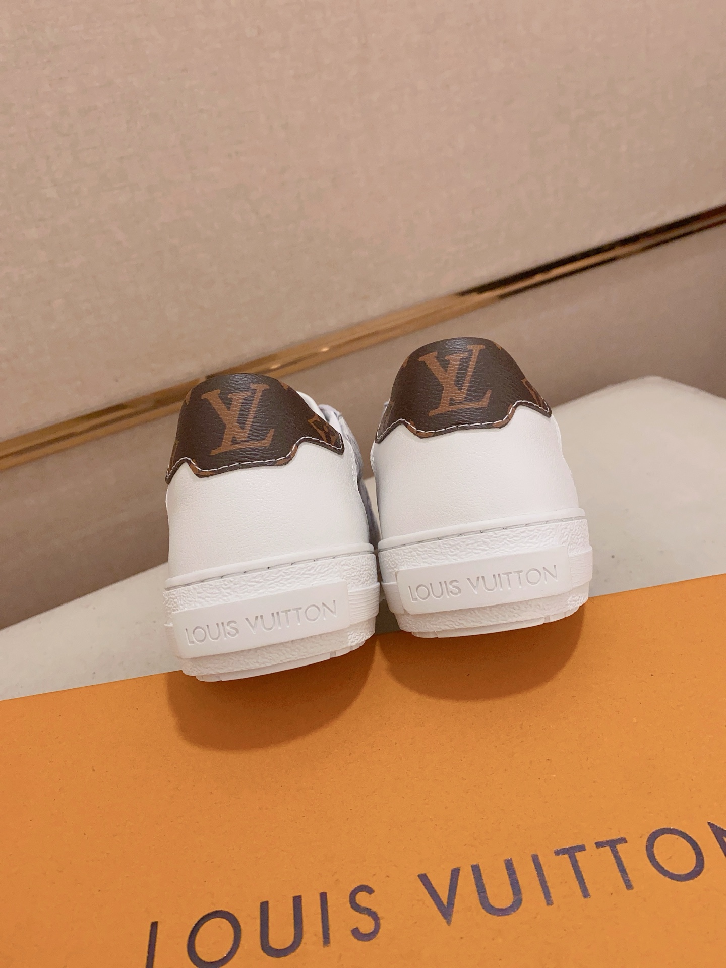 Louis Vuitton Trendy White Leather Sneakers - Comfortable & High Quality 9 i1741933763386 8458 0 7