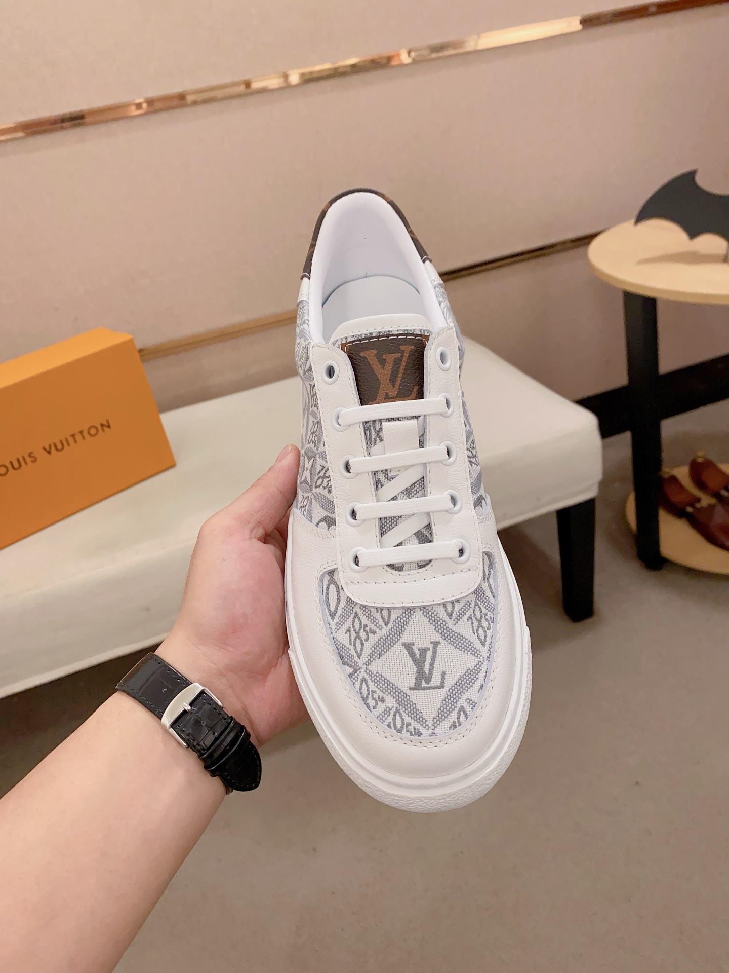 Louis Vuitton Trendy White Leather Sneakers - Comfortable & High Quality 3 i1741933763441 5919 0 1