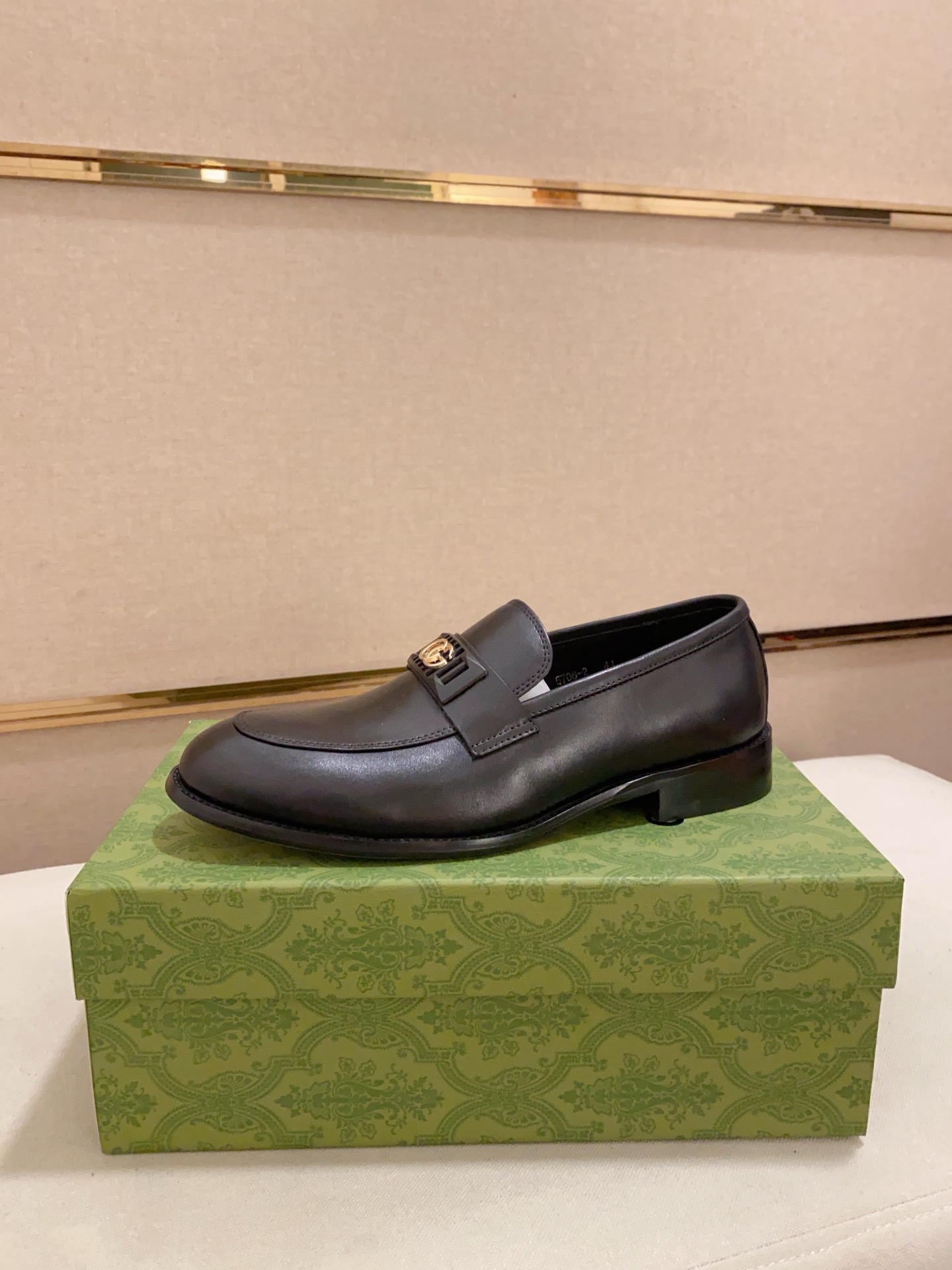 Gucci Men's Leather Loafers with Horsebit Detail - Italian Craftsmanship