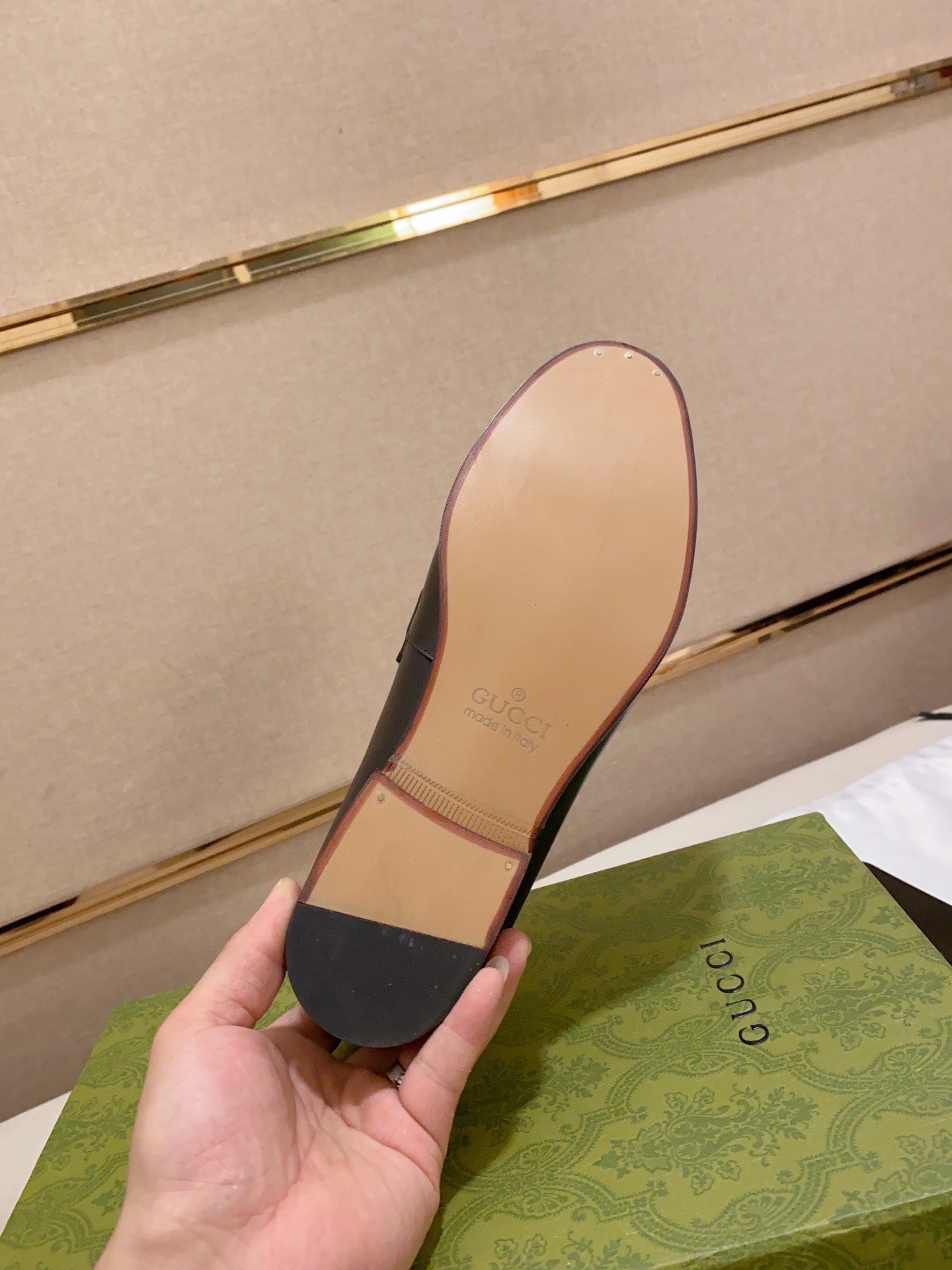 Gucci Men's Leather Loafers with Tassel and Crocodile Embossed Design 10 i1741936612099 9458 0 8