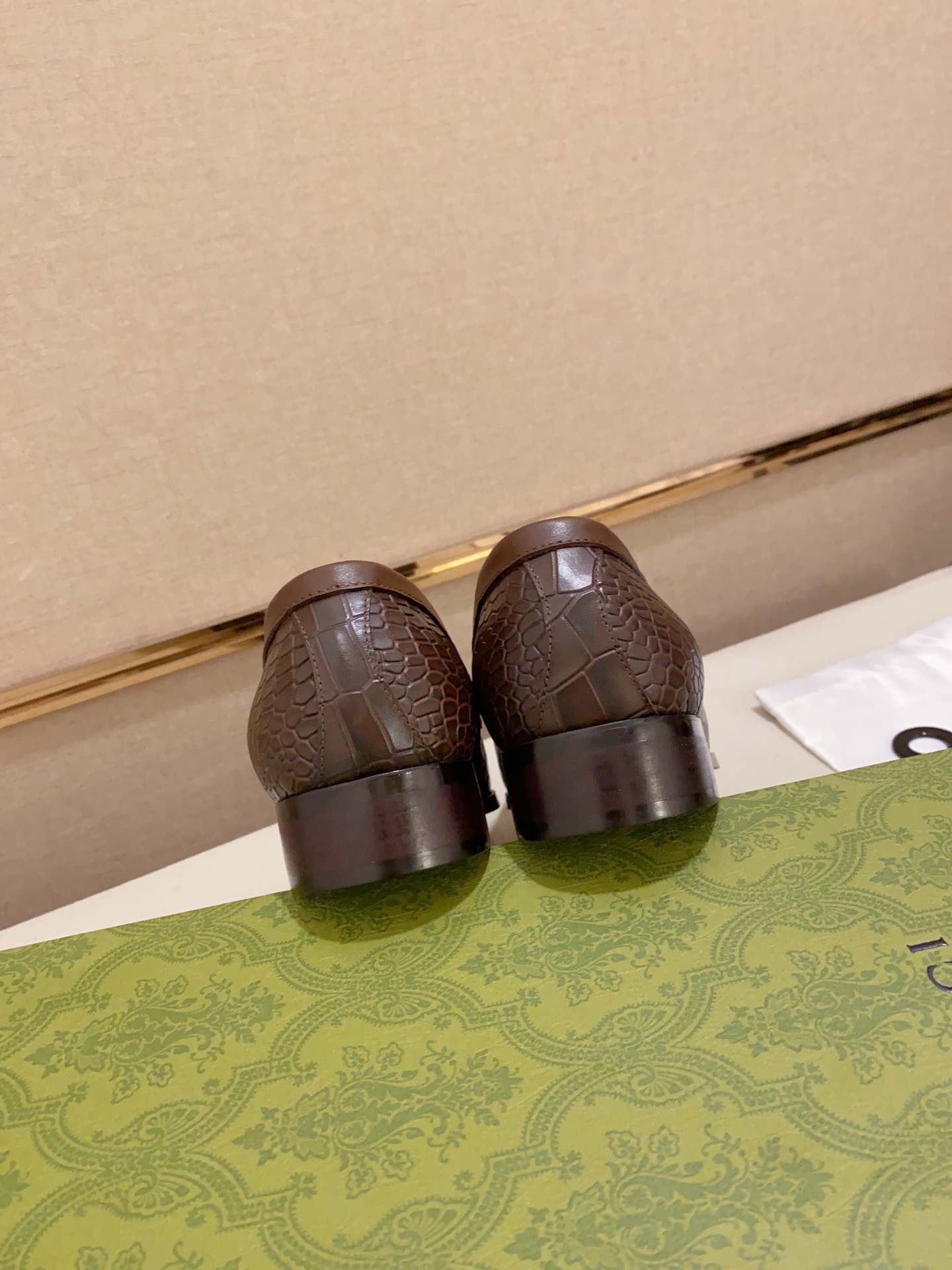 Gucci Men's Brown Leather Loafers with Tassel and Crocodile Embossed Design 9 i1741936649537 2813 0 7