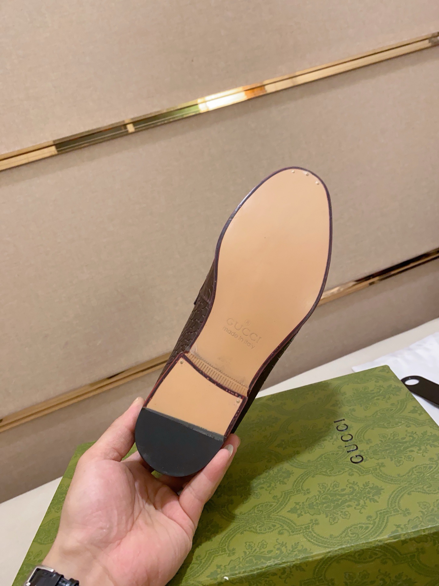 Gucci Men's Brown Leather Loafers with Tassel and Crocodile Embossed Design 10 i1741936649781 7824 0 8