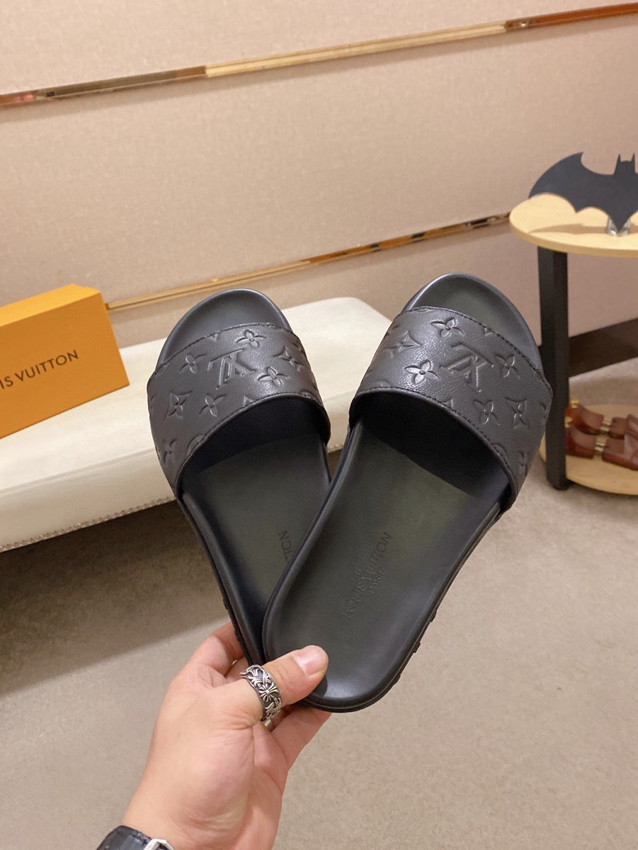 Louis Vuitton Monogram Embossed Leather Slide Sandal Comfortable Rubber Sole 6 i1742032700420 2356 0 4