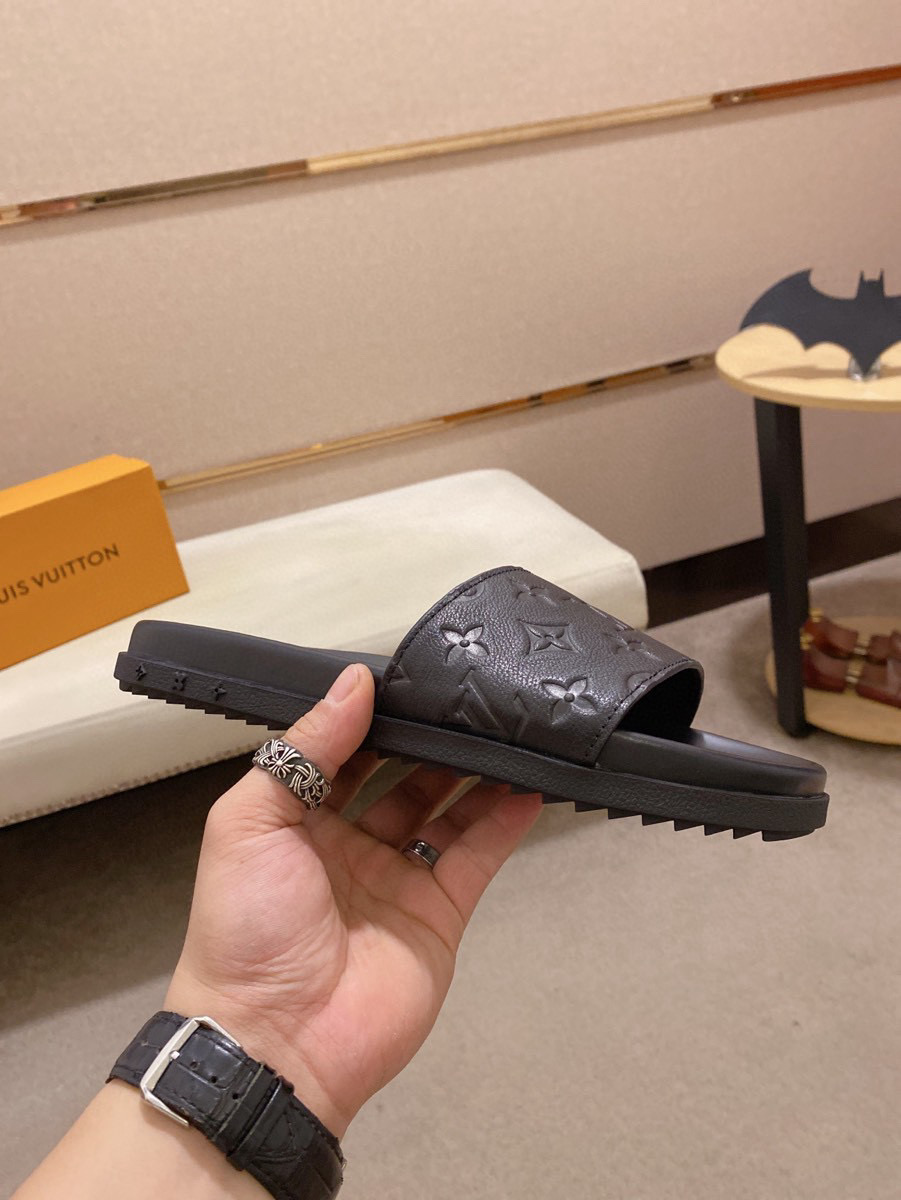 Louis Vuitton Monogram Embossed Leather Slide Sandal Comfortable Rubber Sole 5 i1742032700420 3637 0 3