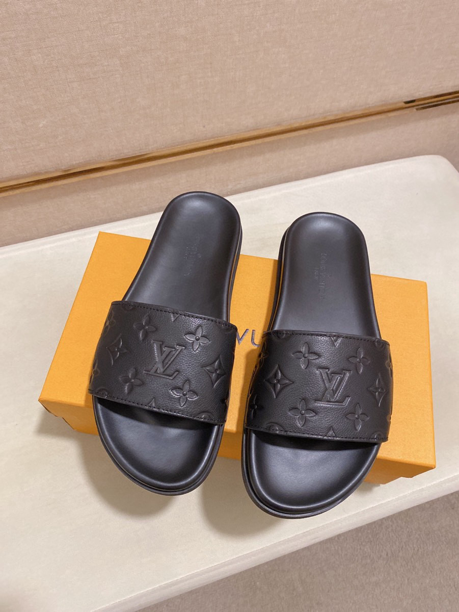 Louis Vuitton Monogram Embossed Leather Slide Sandal Comfortable Rubber Sole 8 i1742032700420 8842 0 6