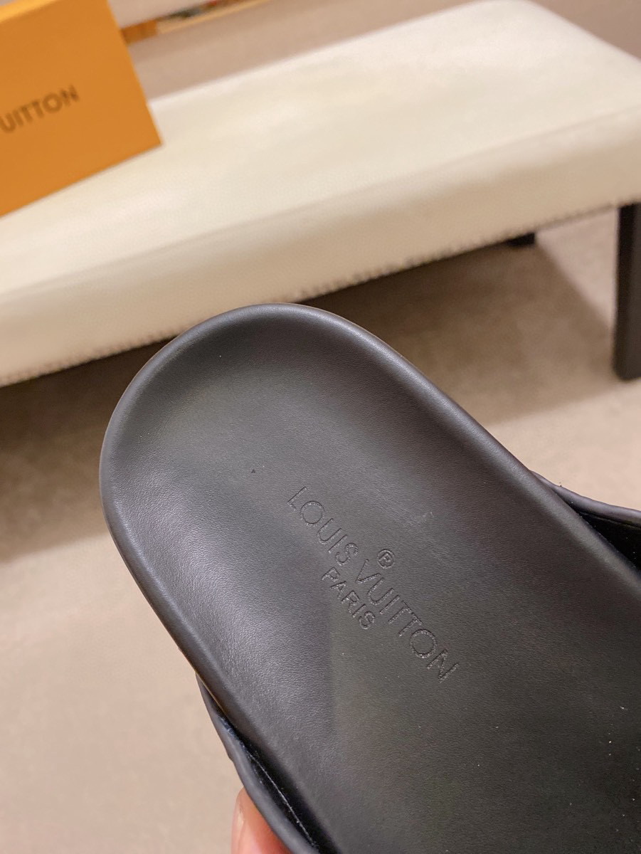Louis Vuitton Monogram Embossed Leather Slide Sandal Comfortable Rubber Sole 7 i1742032701292 3089 0 5