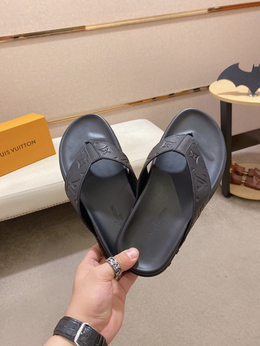 Louis Vuitton Men's Leather Thong Sandals - Stylish & Comfortable 6 i1742032718596 5678 0 4
