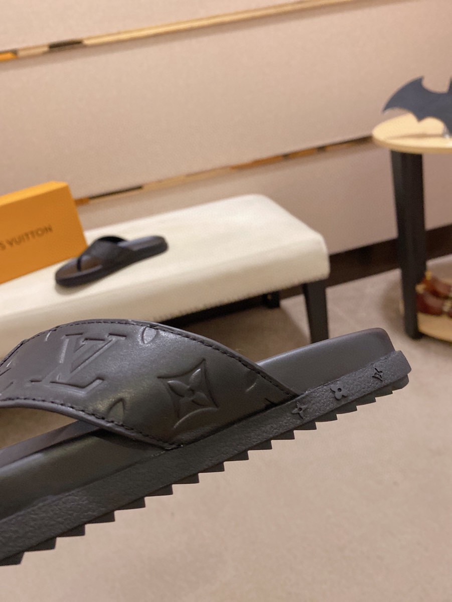 Louis Vuitton Men's Leather Thong Sandals - Stylish & Comfortable 7 i1742032718961 3262 0 5