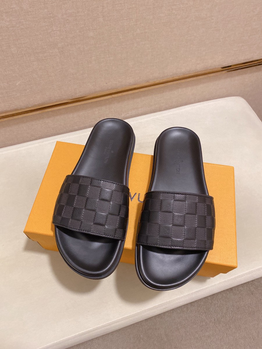Louis Vuitton Men's Leather Slide Sandal Summer Beach Slippers Sizes 38-44 8 i1742032774558 1353 0 6